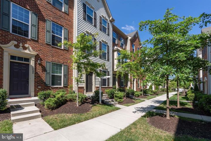 HOWARD SQUARE - Residential Lease