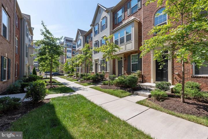 HOWARD SQUARE - Residential Lease