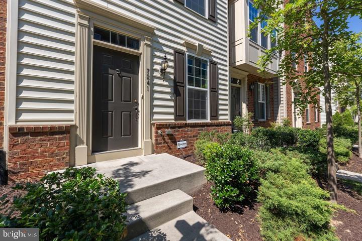 HOWARD SQUARE - Residential Lease