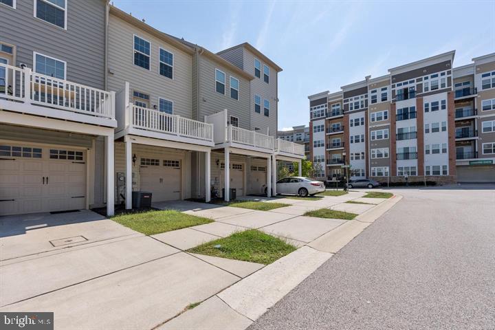 HOWARD SQUARE - Residential Lease