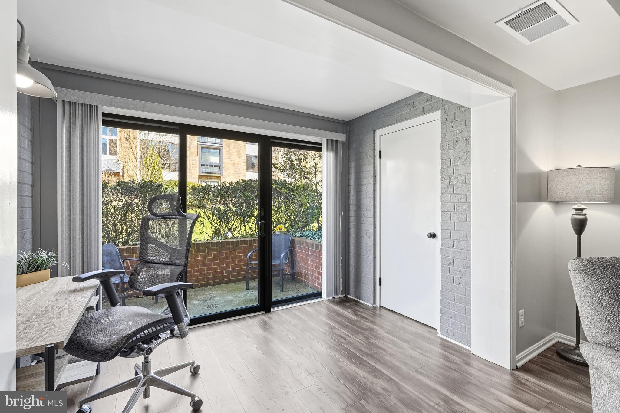 VISTAS OF VIENNA CONDOMINIUMS - Residential