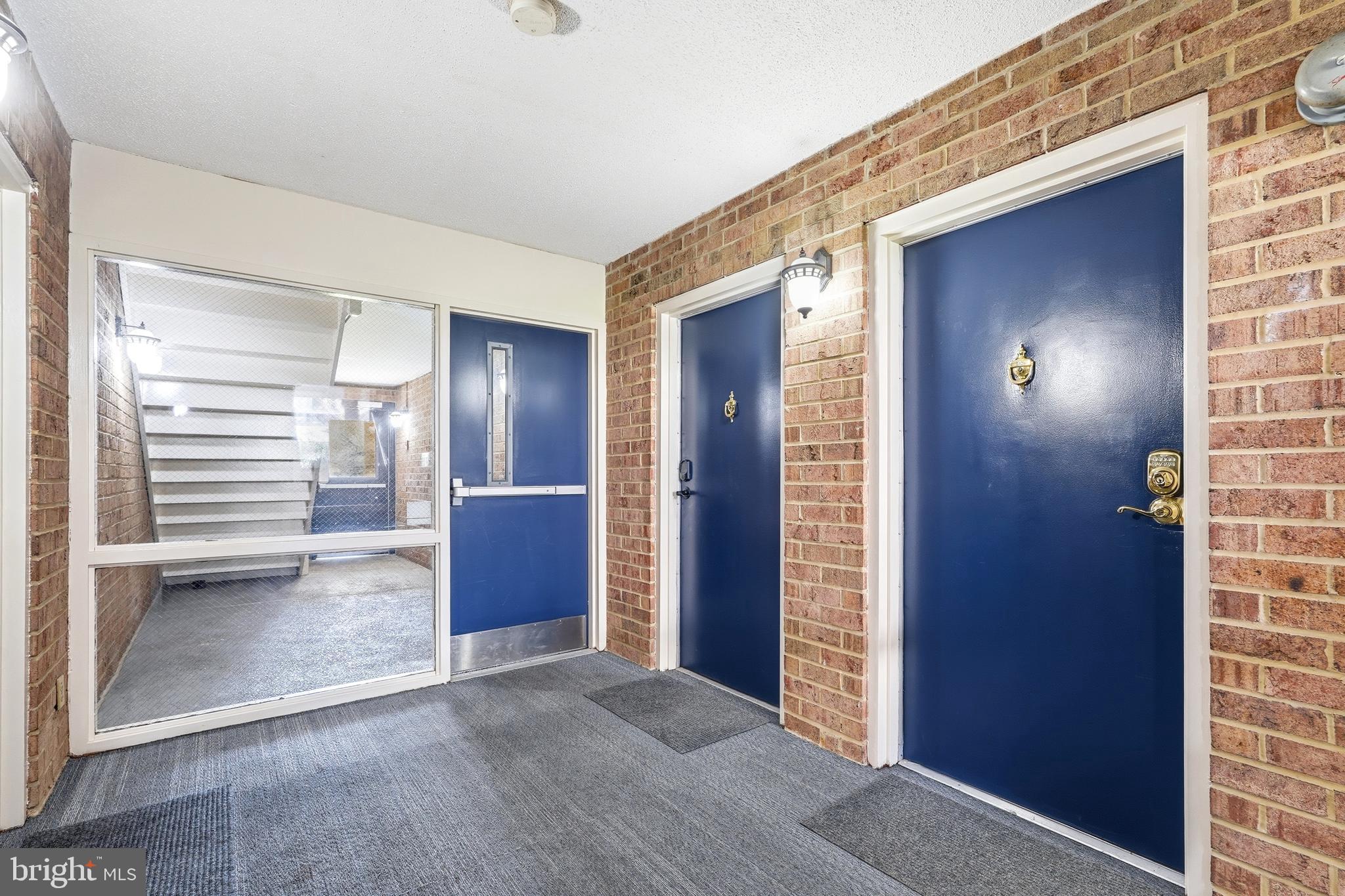 VISTAS OF VIENNA CONDOMINIUMS - Residential