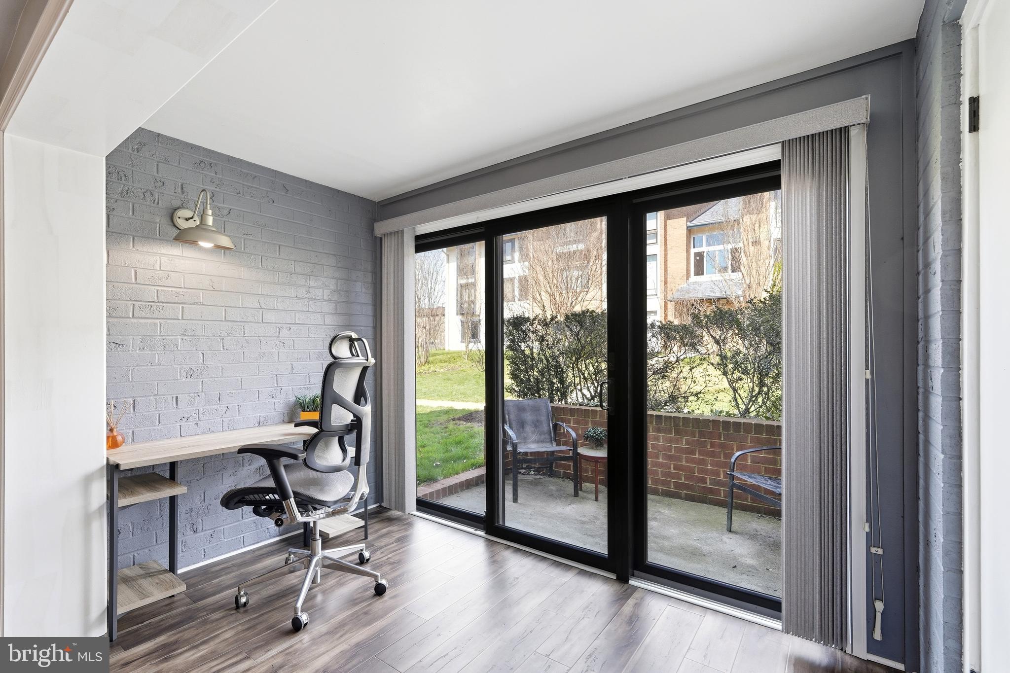 VISTAS OF VIENNA CONDOMINIUMS - Residential