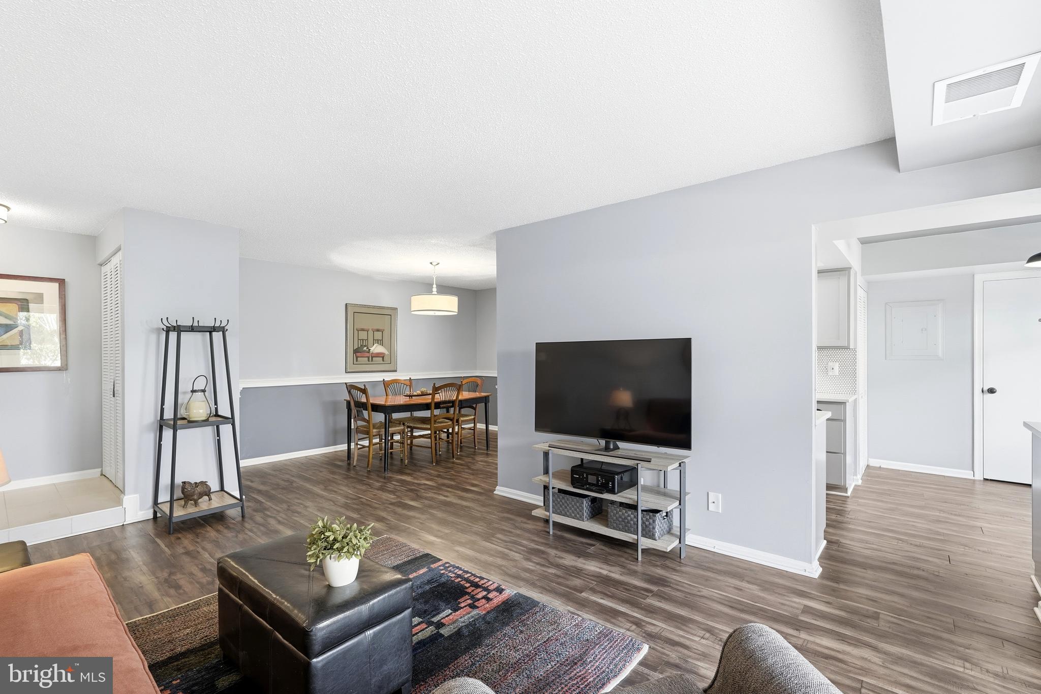 VISTAS OF VIENNA CONDOMINIUMS - Residential