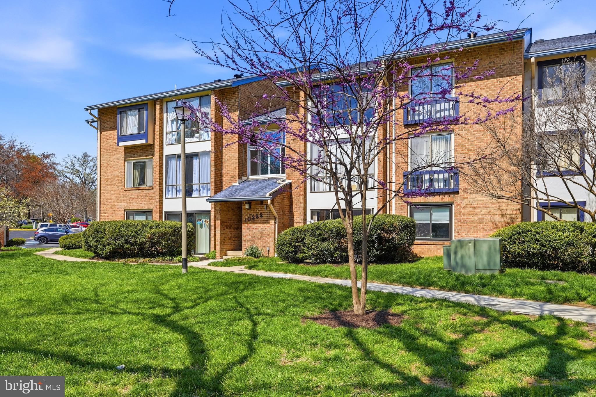 VISTAS OF VIENNA CONDOMINIUMS - Residential