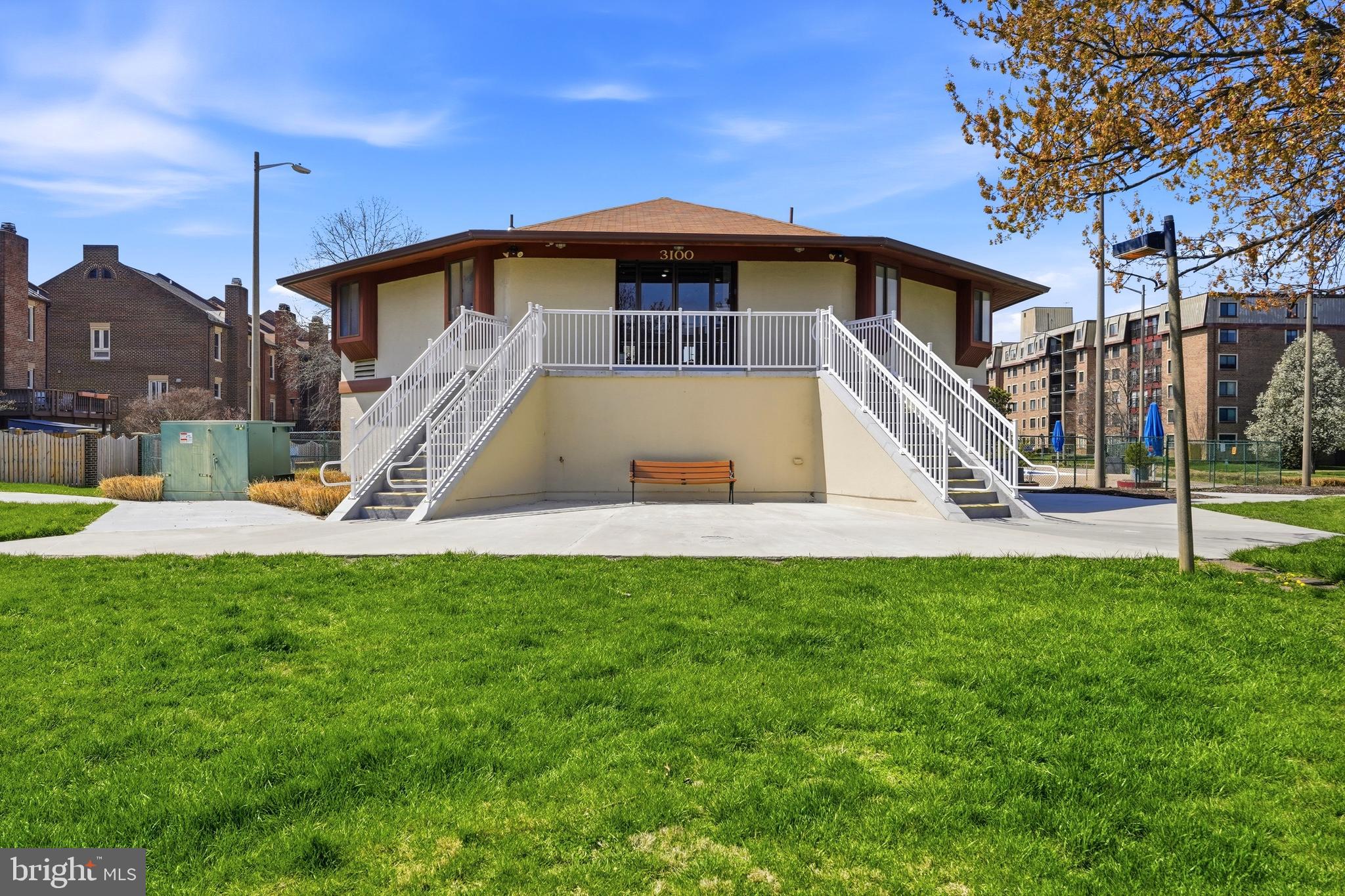 VISTAS OF VIENNA CONDOMINIUMS - Residential