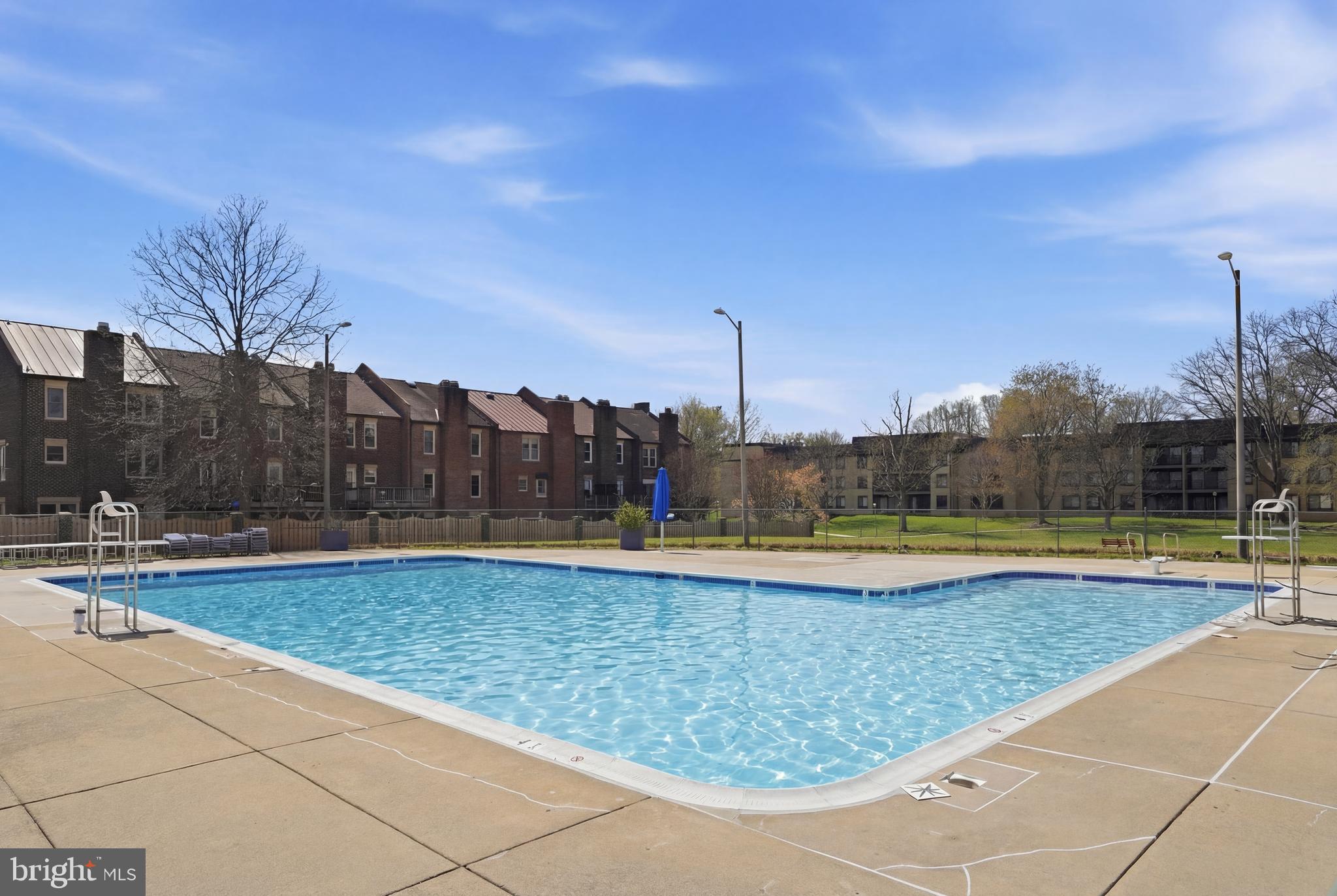 VISTAS OF VIENNA CONDOMINIUMS - Residential