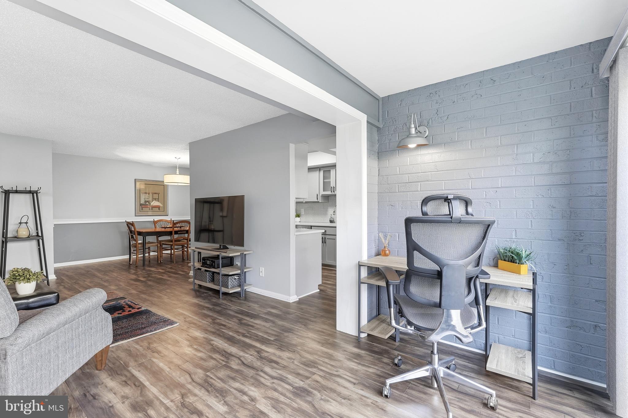 VISTAS OF VIENNA CONDOMINIUMS - Residential