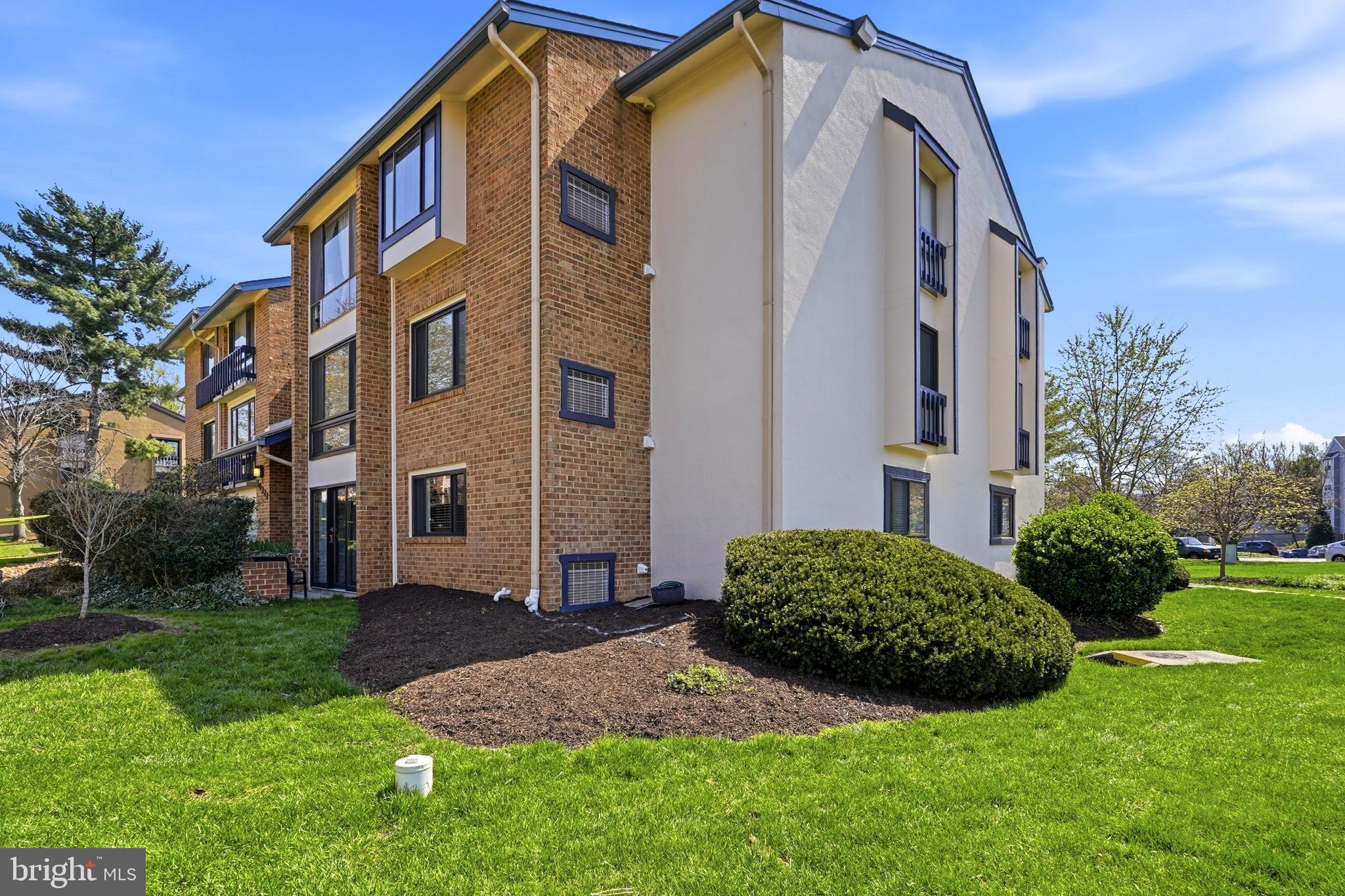 VISTAS OF VIENNA CONDOMINIUMS - Residential