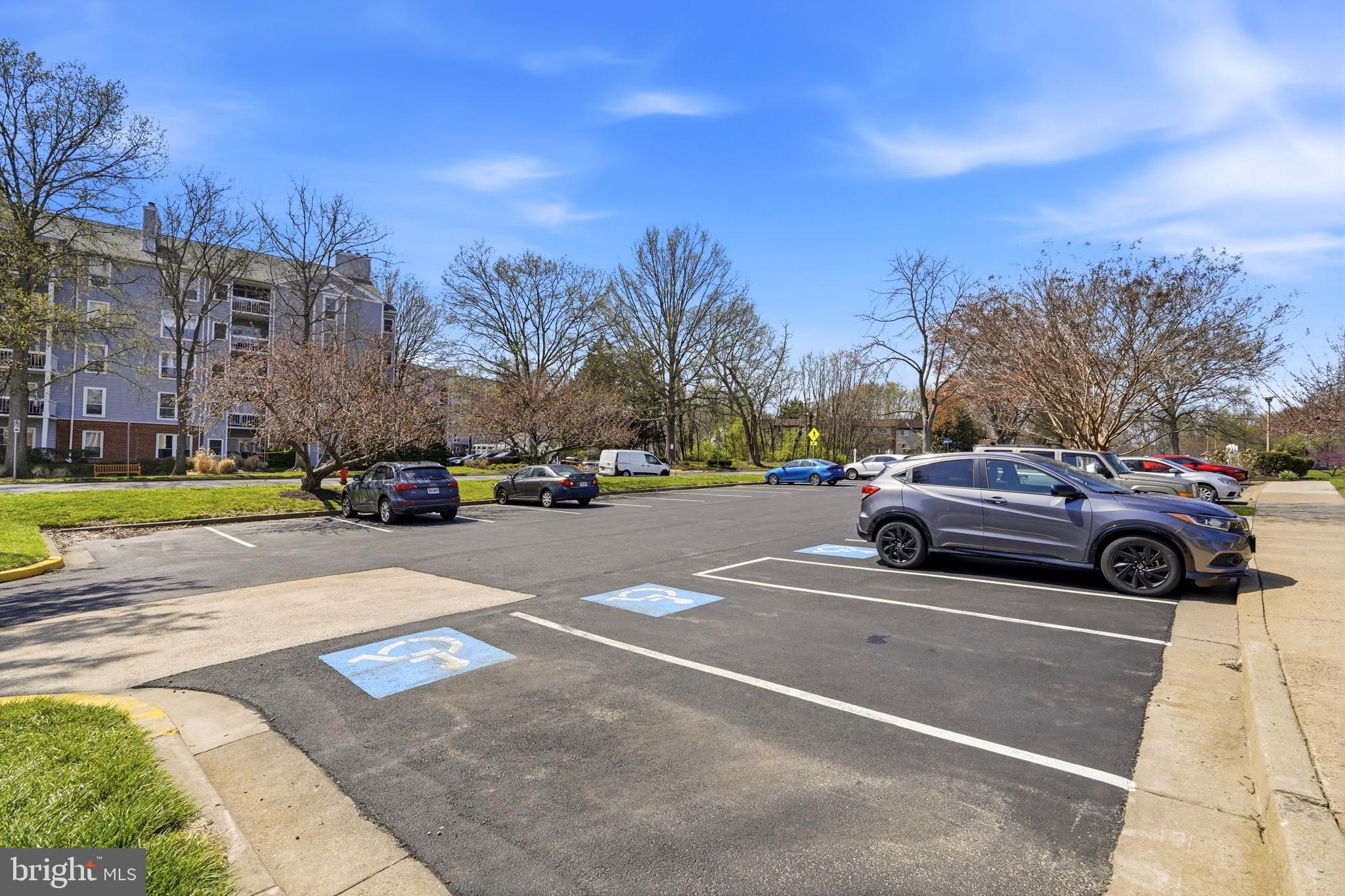 VISTAS OF VIENNA CONDOMINIUMS - Residential