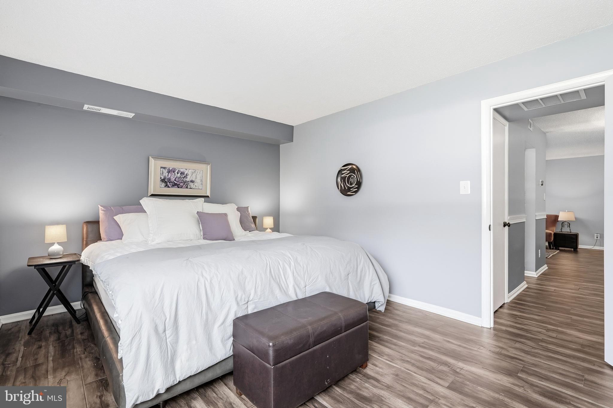 VISTAS OF VIENNA CONDOMINIUMS - Residential