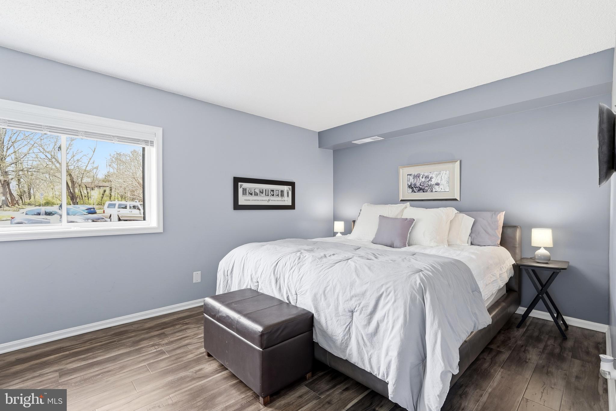 VISTAS OF VIENNA CONDOMINIUMS - Residential