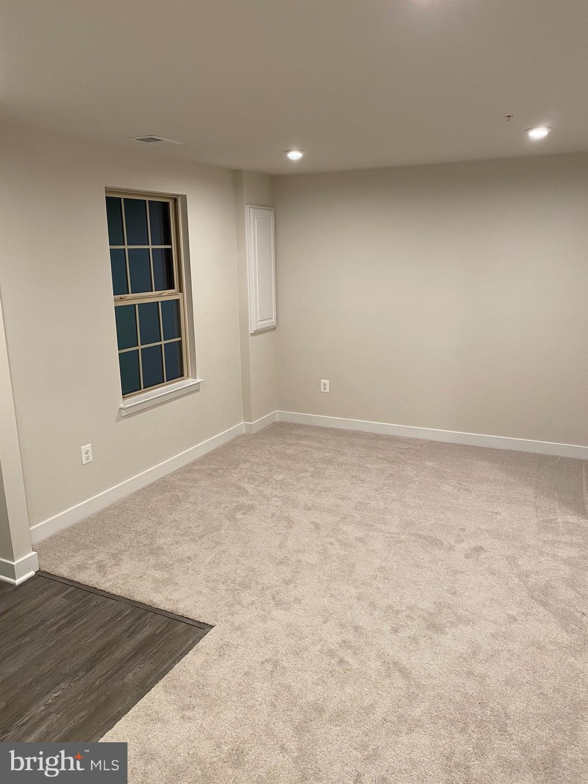 MONTGOMERY VILLAGE - Residential Lease