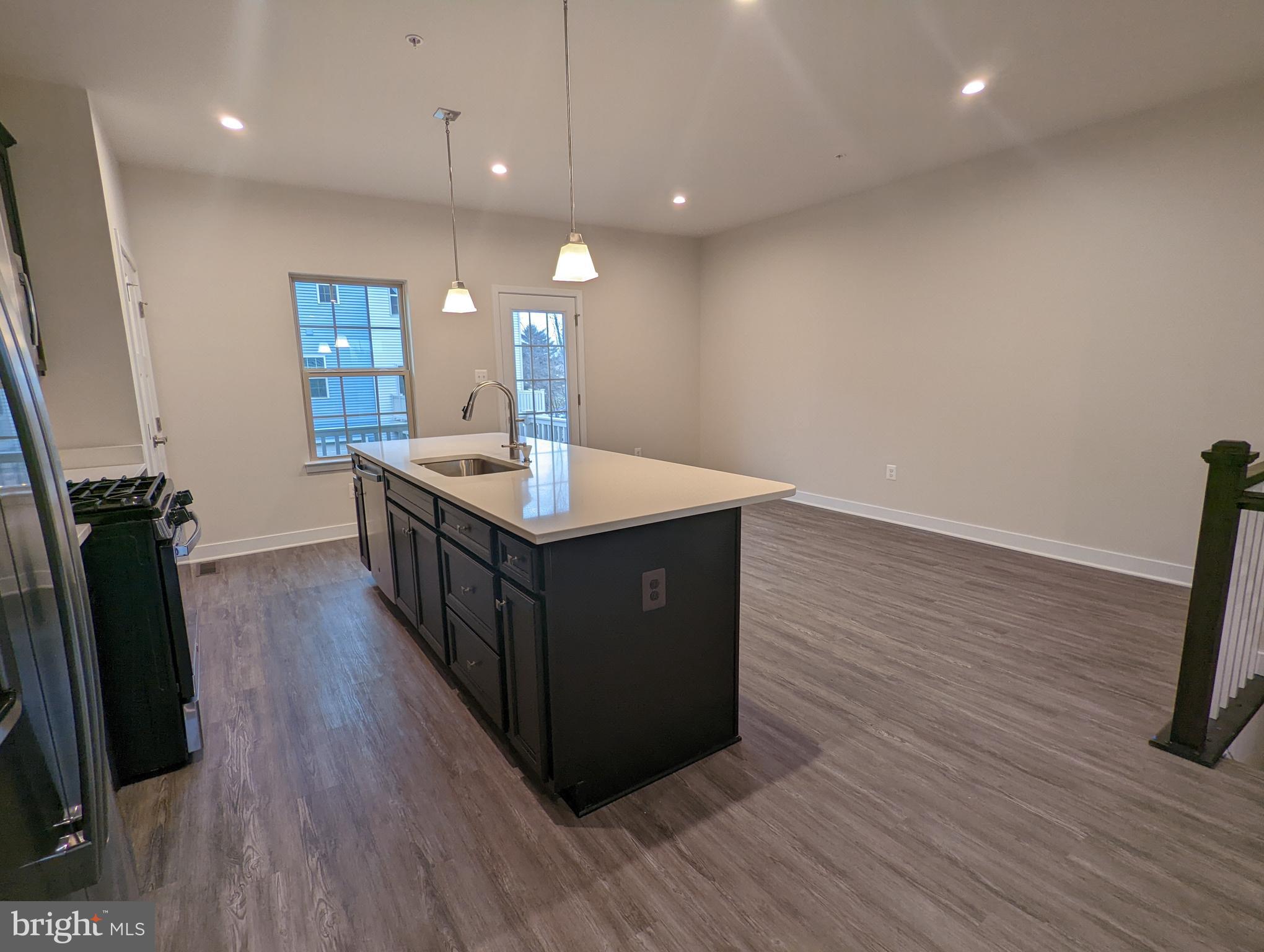 MONTGOMERY VILLAGE - Residential Lease