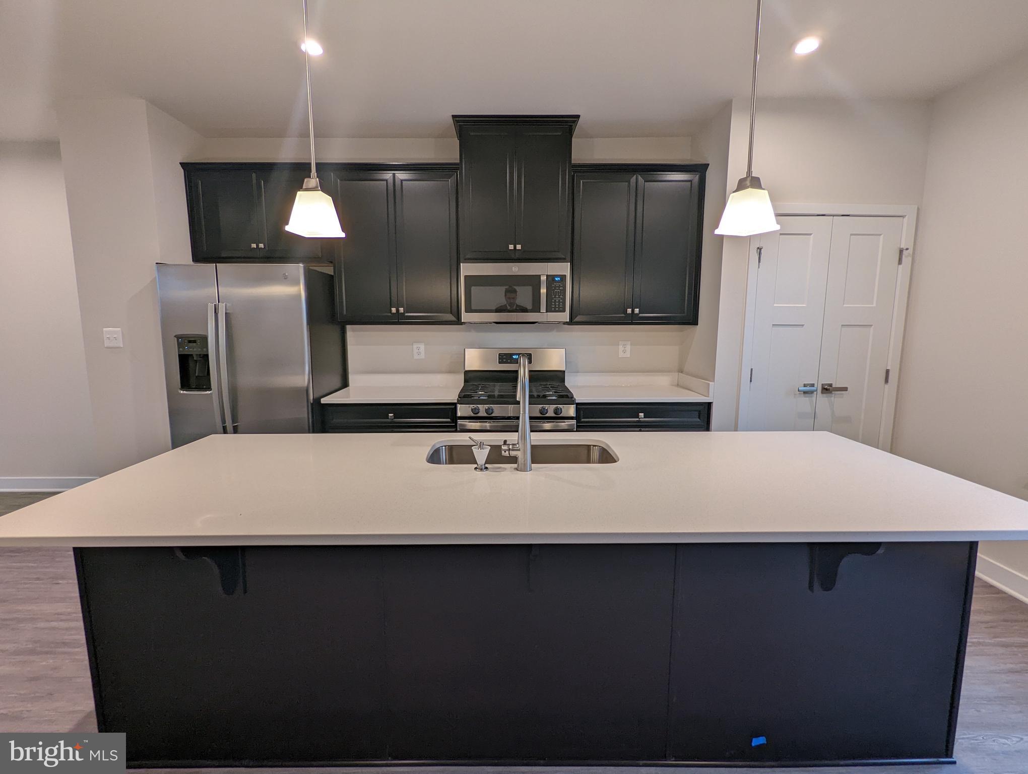 MONTGOMERY VILLAGE - Residential Lease