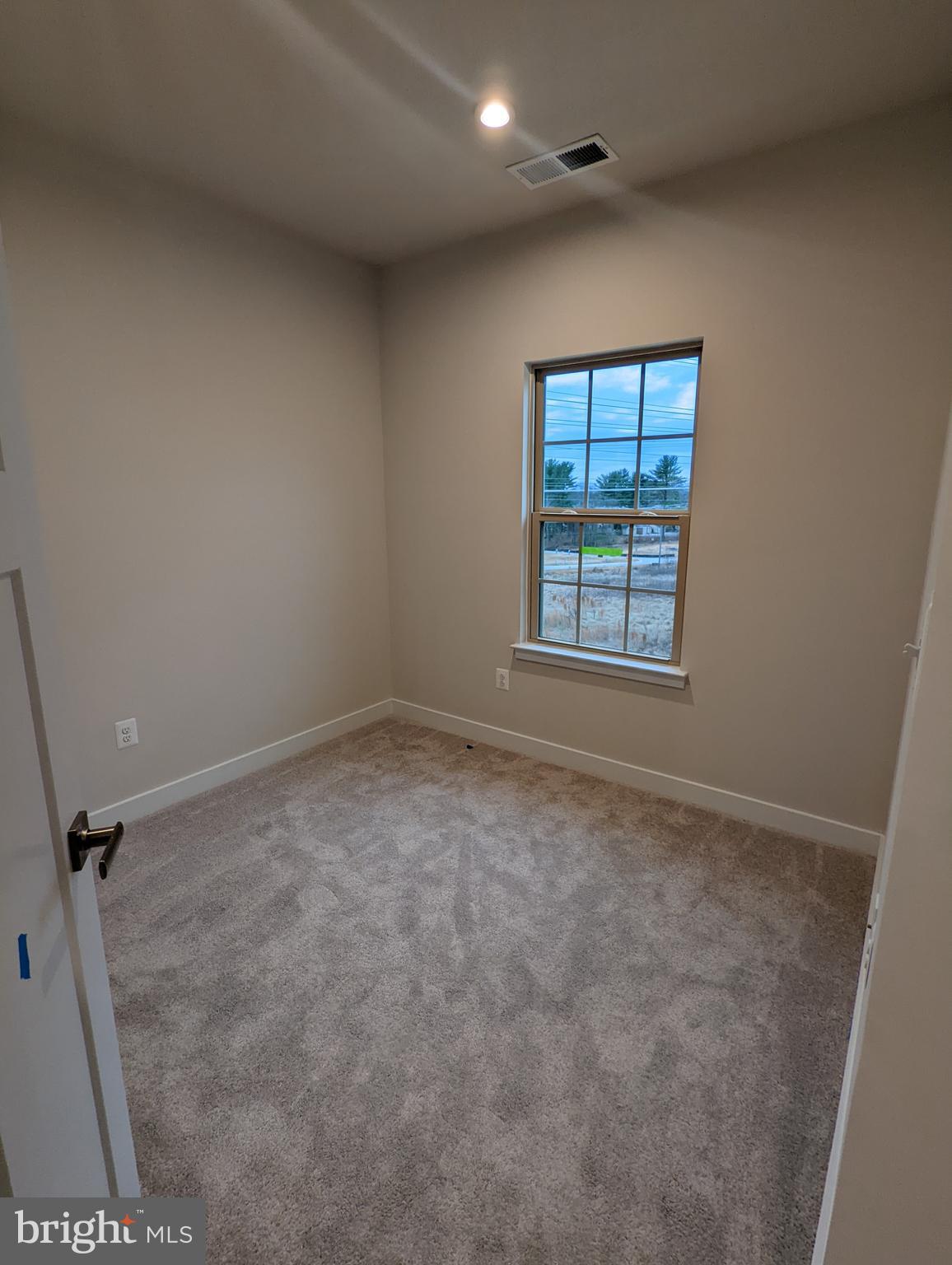 MONTGOMERY VILLAGE - Residential Lease