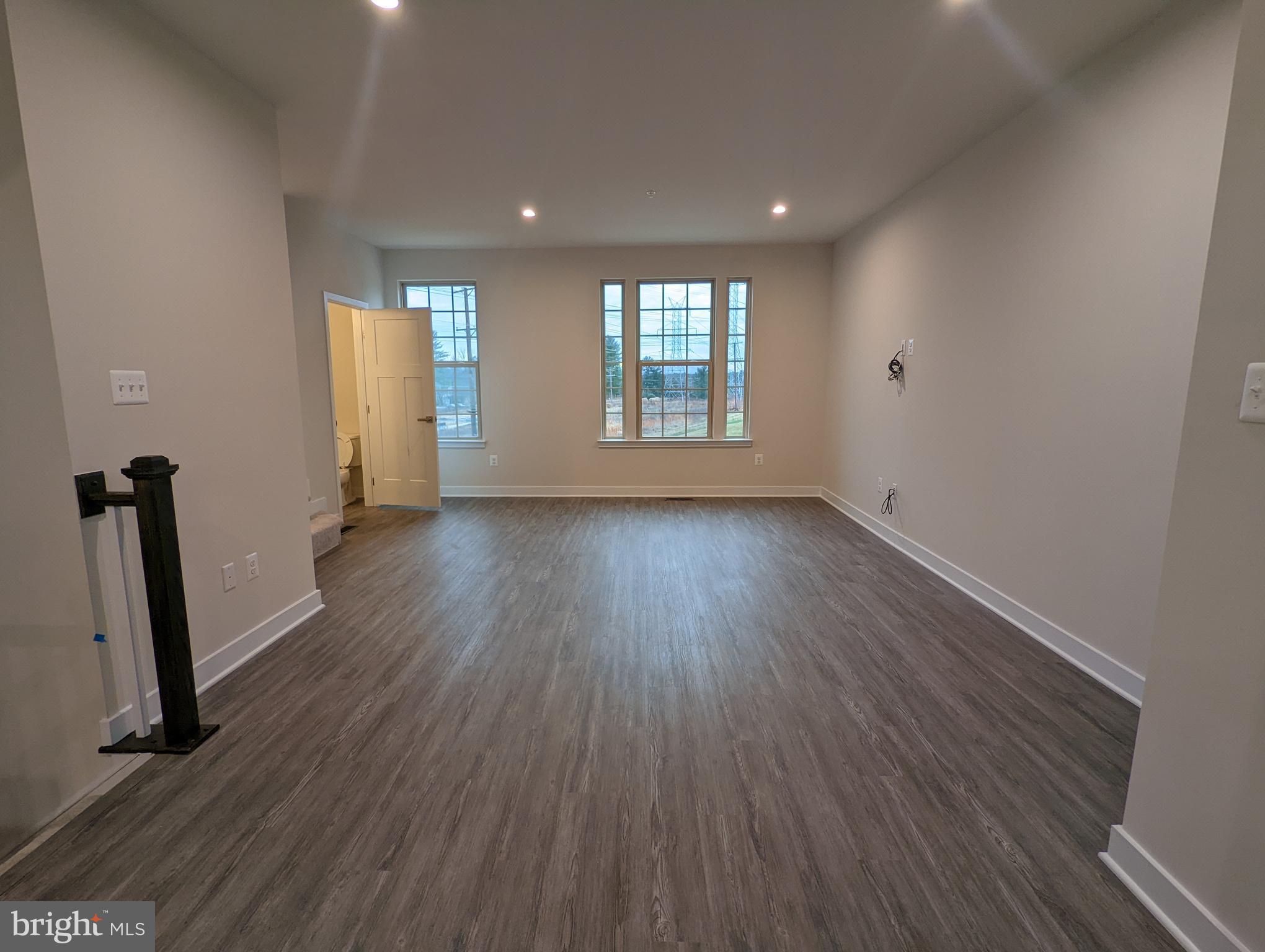 MONTGOMERY VILLAGE - Residential Lease