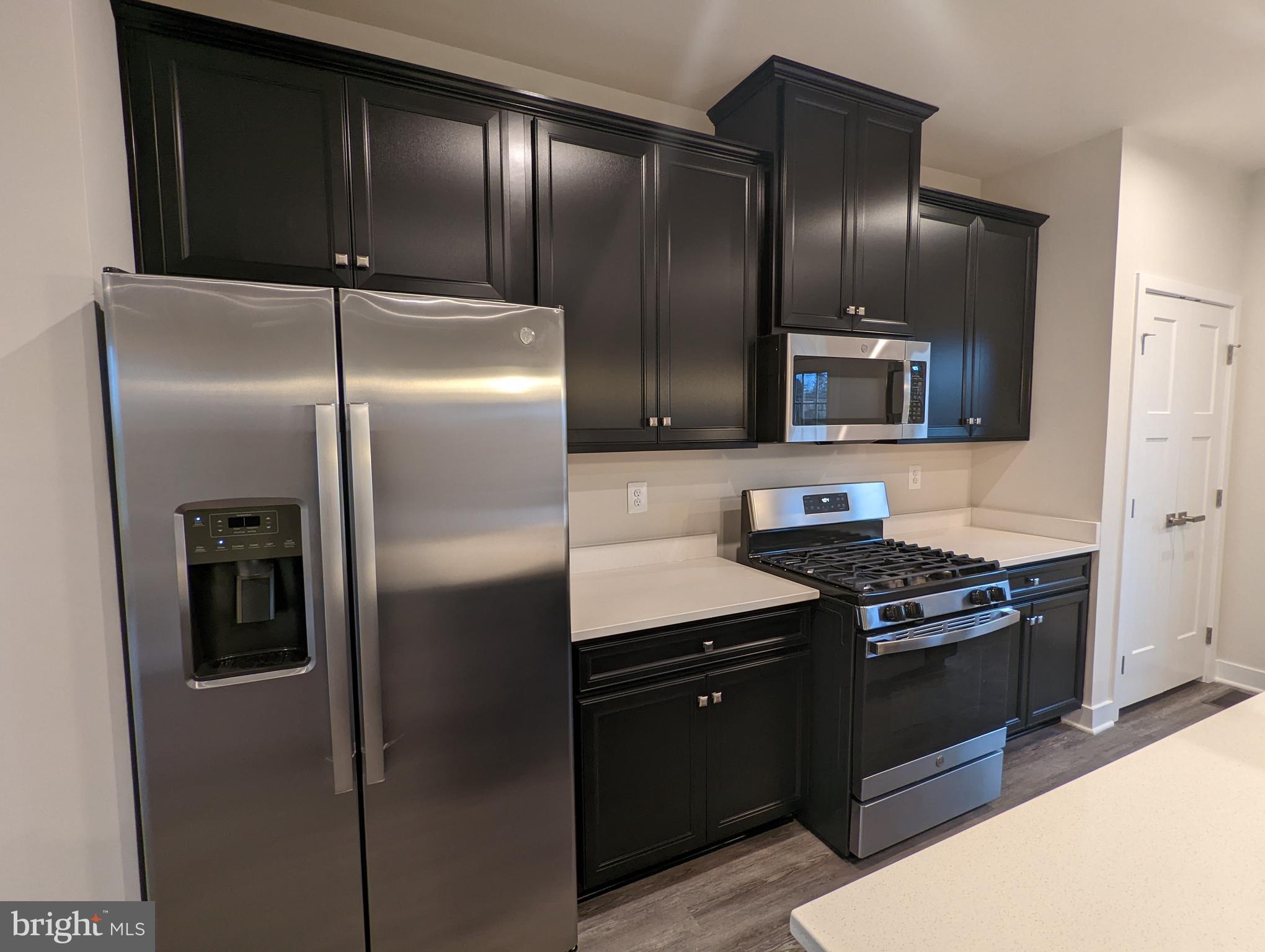 MONTGOMERY VILLAGE - Residential Lease