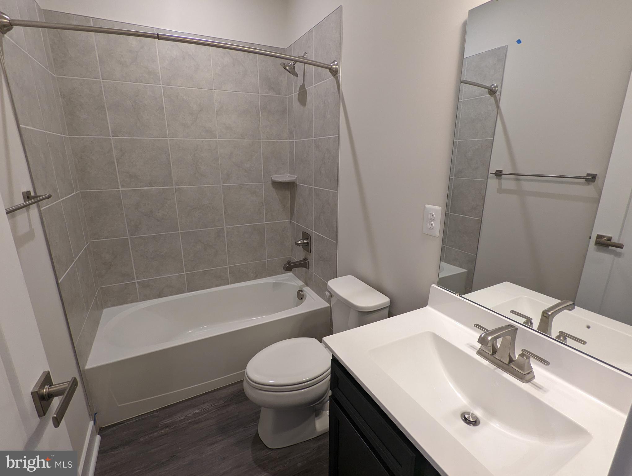 MONTGOMERY VILLAGE - Residential Lease