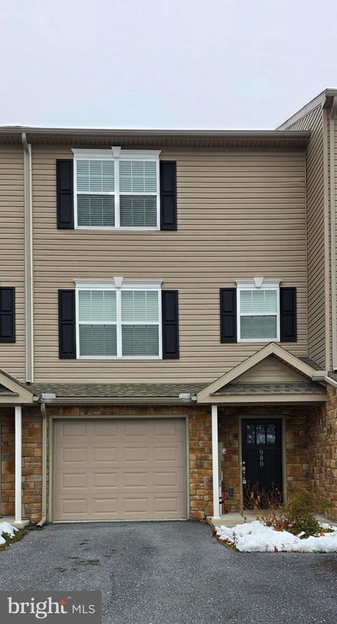 988 GREGS DRIVE HARRISBURG PA 17111