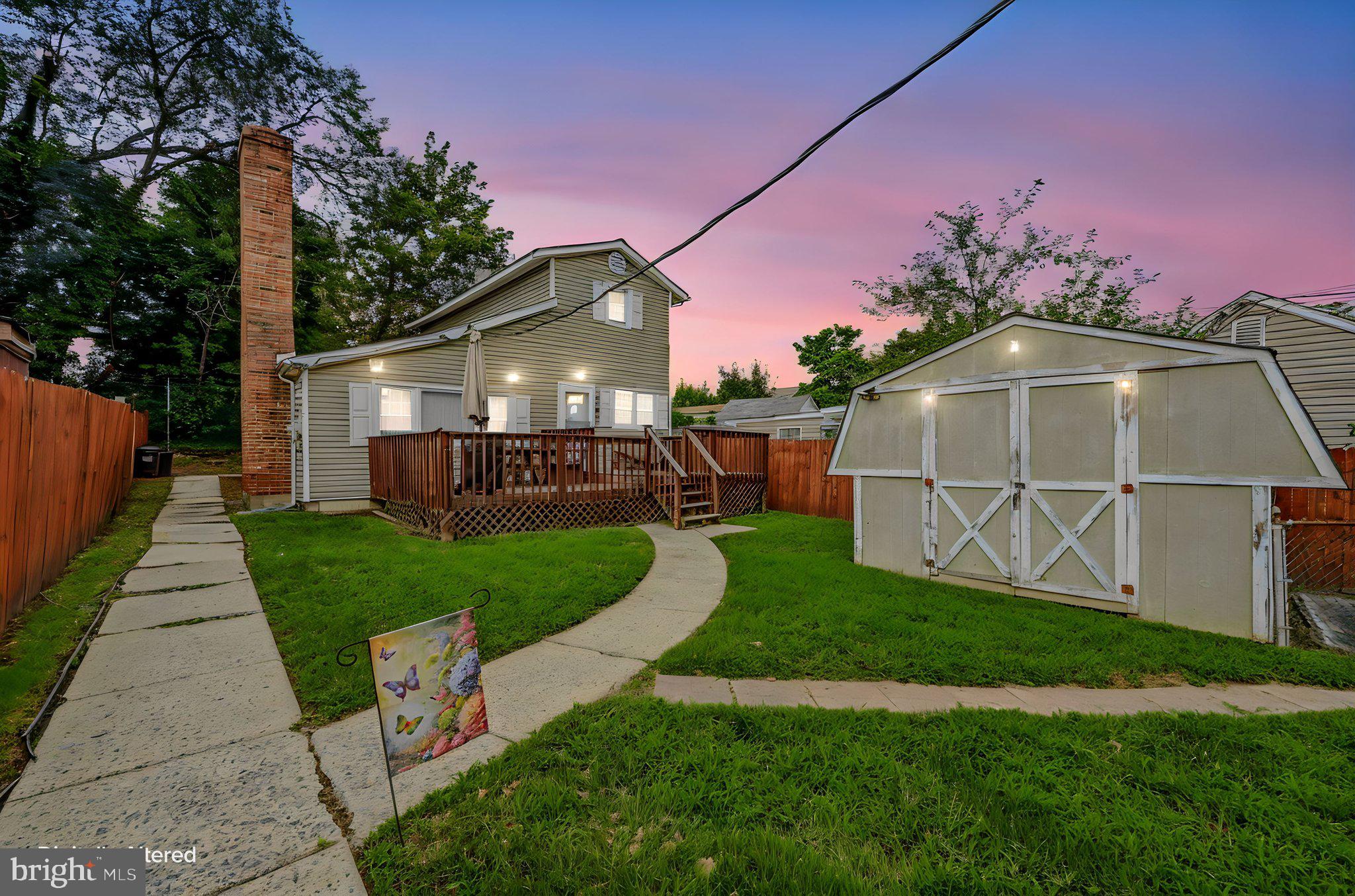 22 W HAZELDELL AVENUE