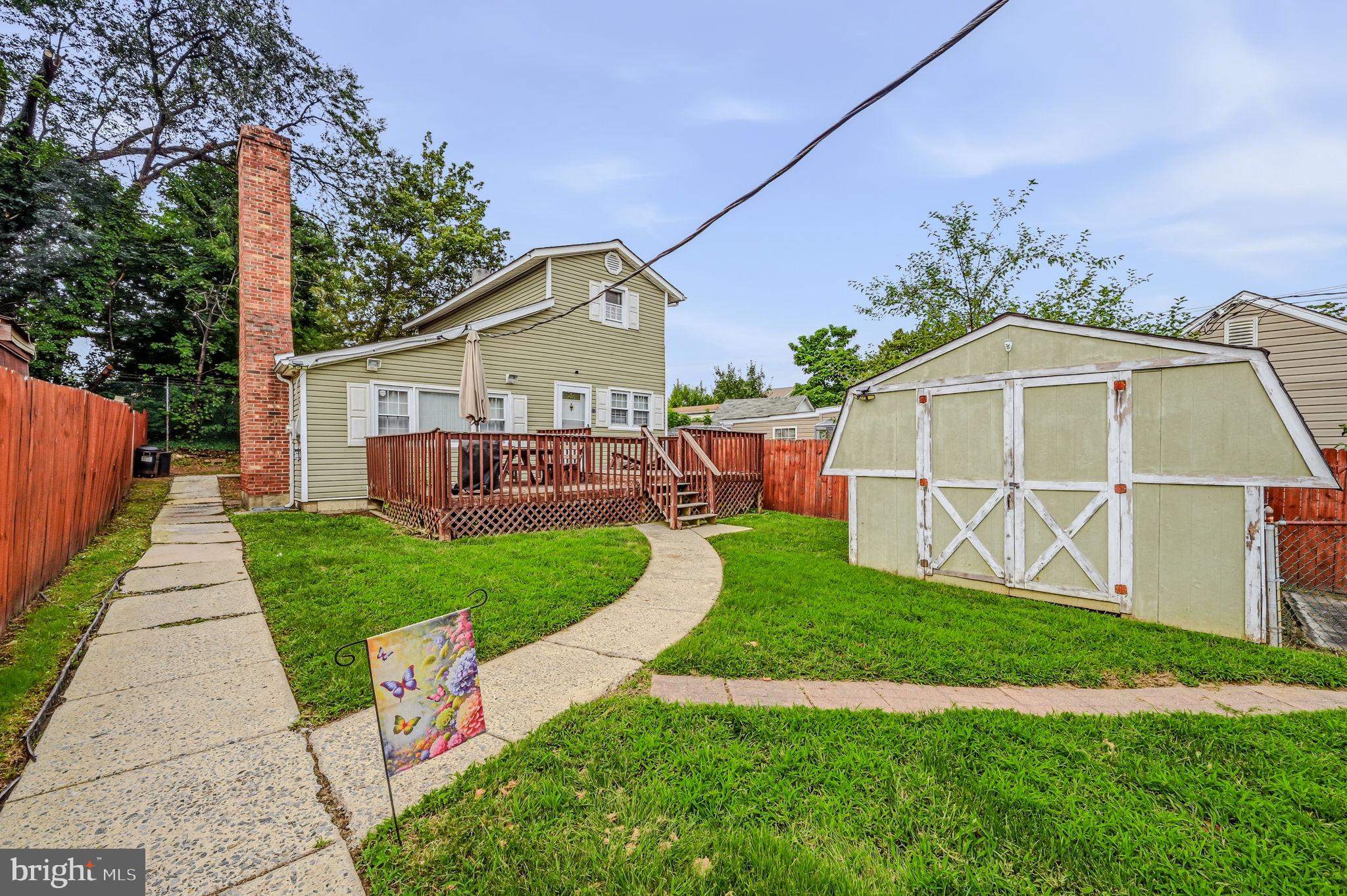 22 W HAZELDELL AVENUE
