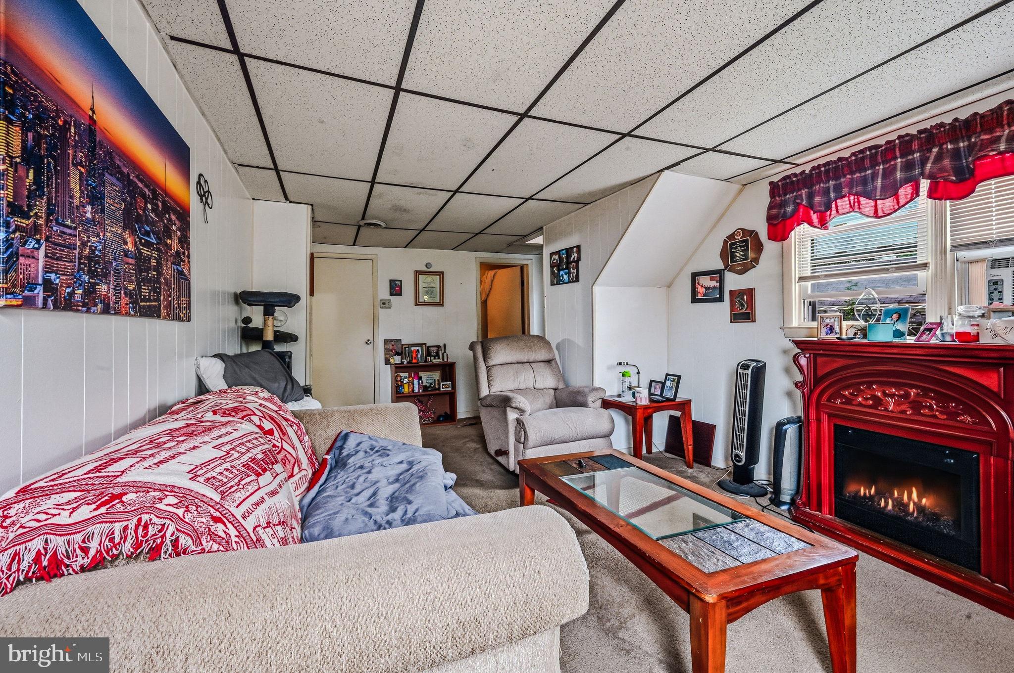 22 W HAZELDELL AVENUE
