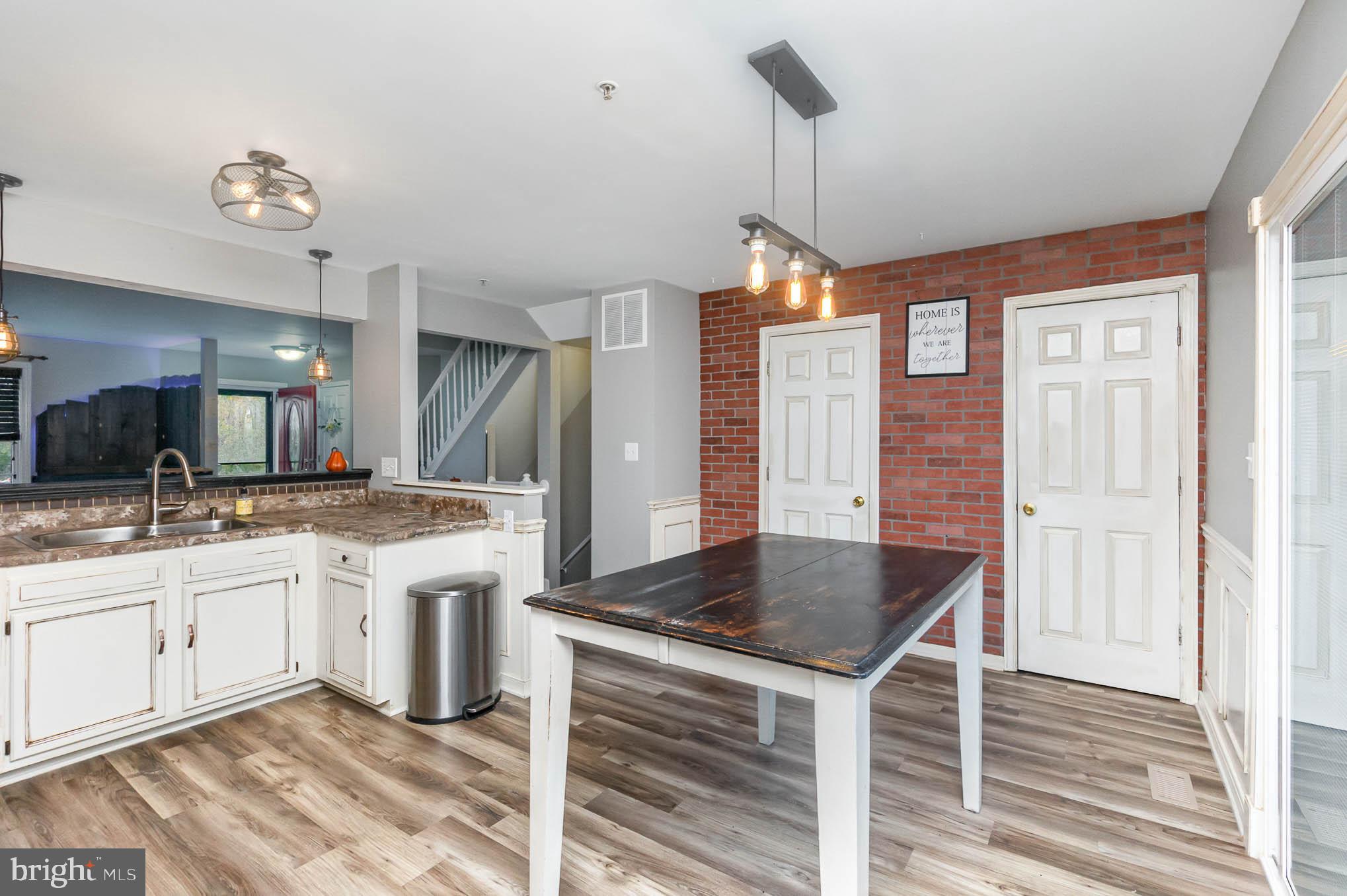 BOSTON COURTS - Residential