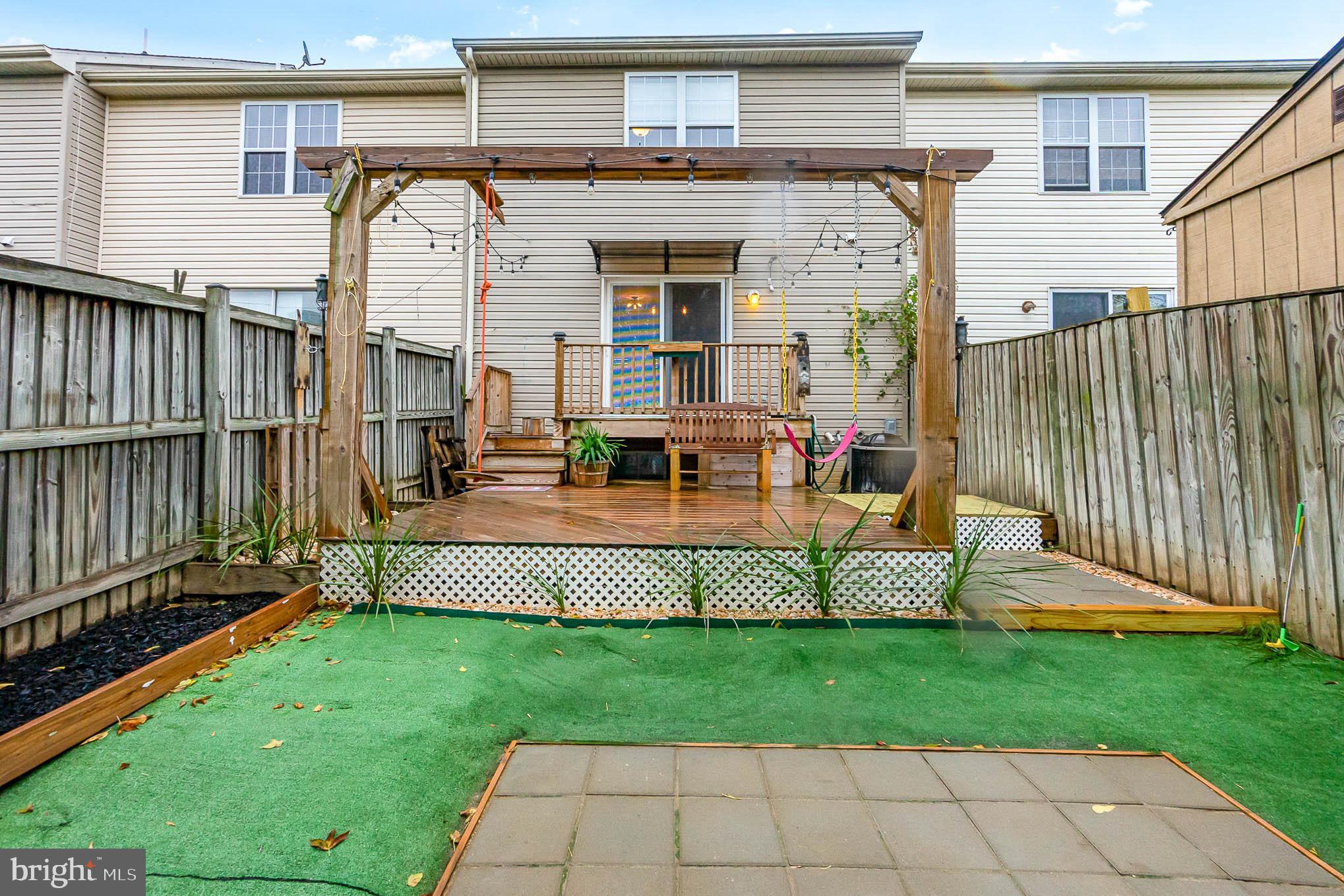 BOSTON COURTS - Residential