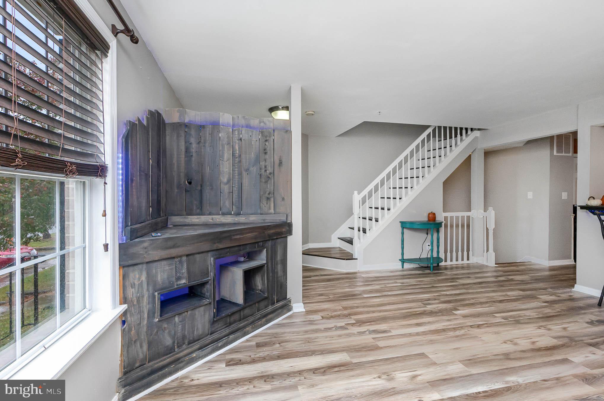 BOSTON COURTS - Residential