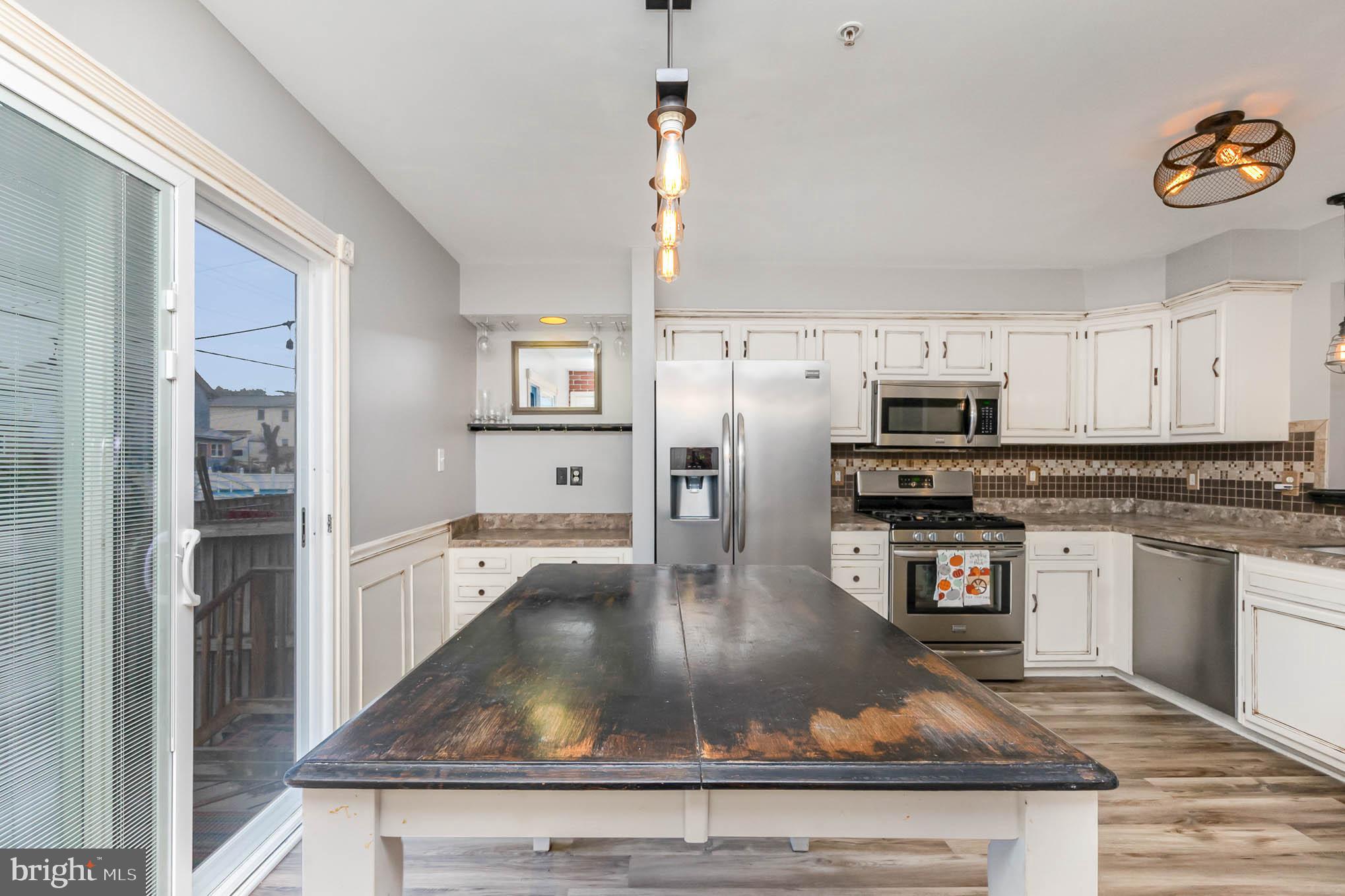 BOSTON COURTS - Residential