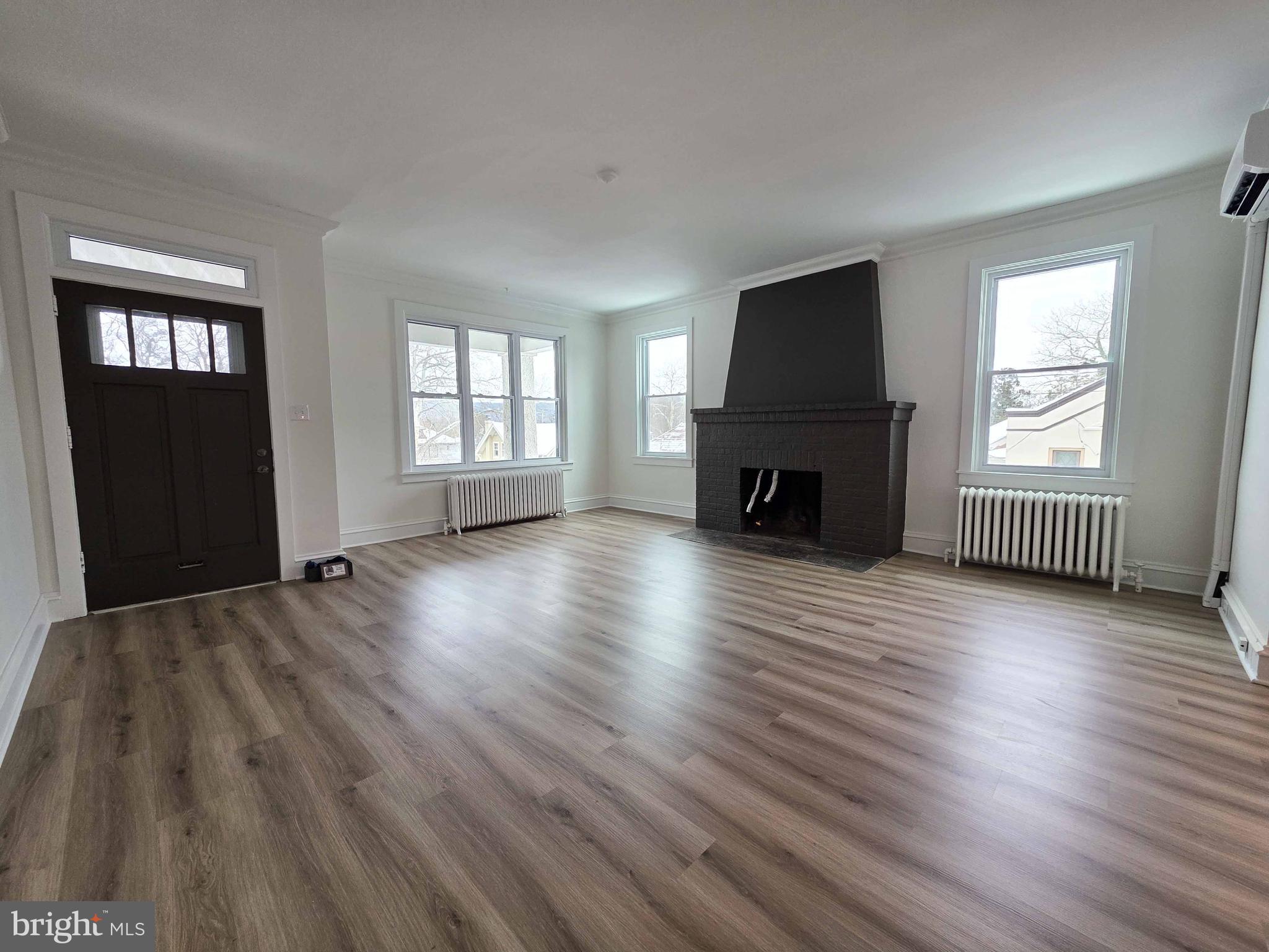 8 S LOS ROBLES COURT