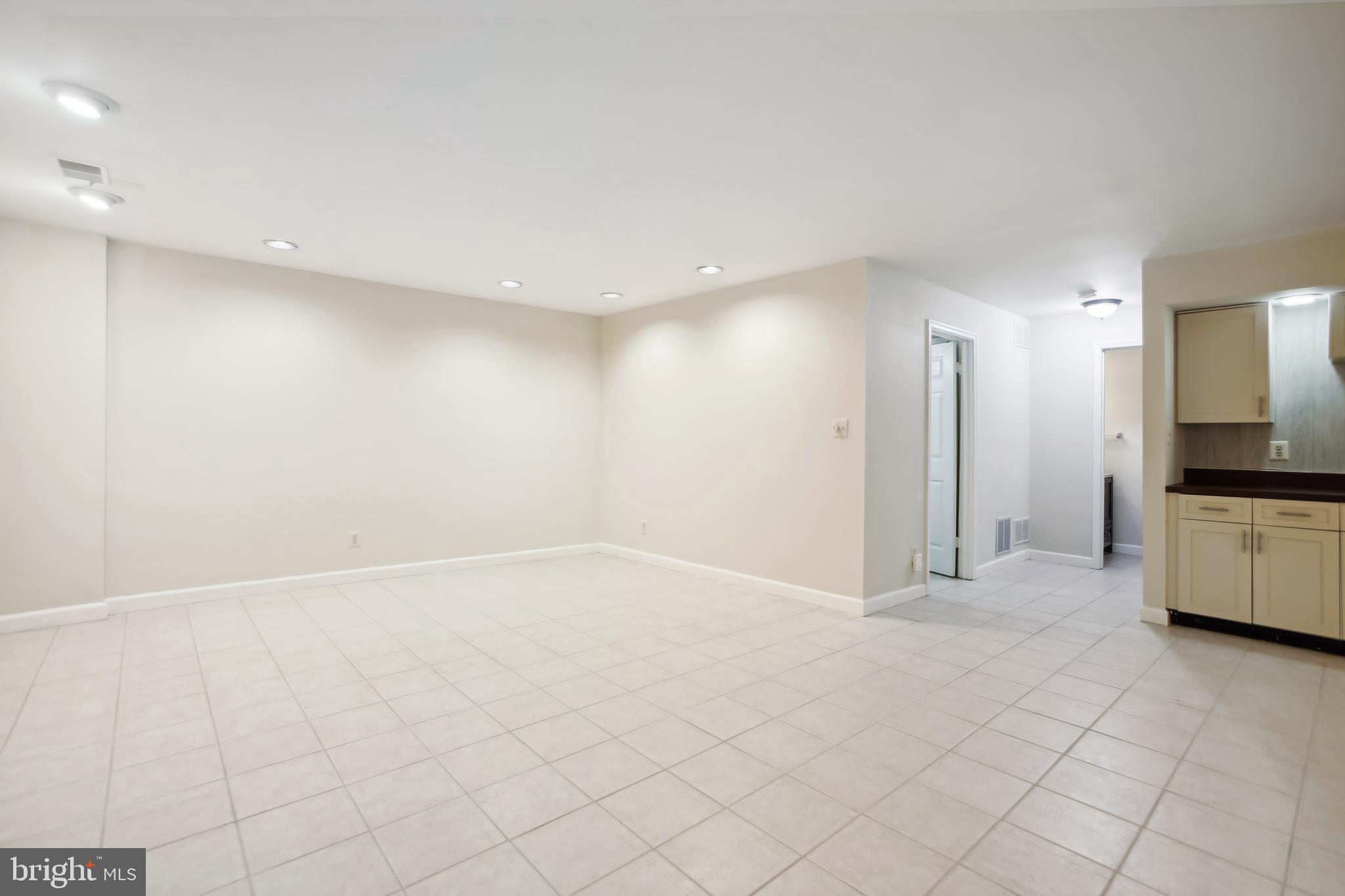 LANDMARK MEWS - Residential Lease