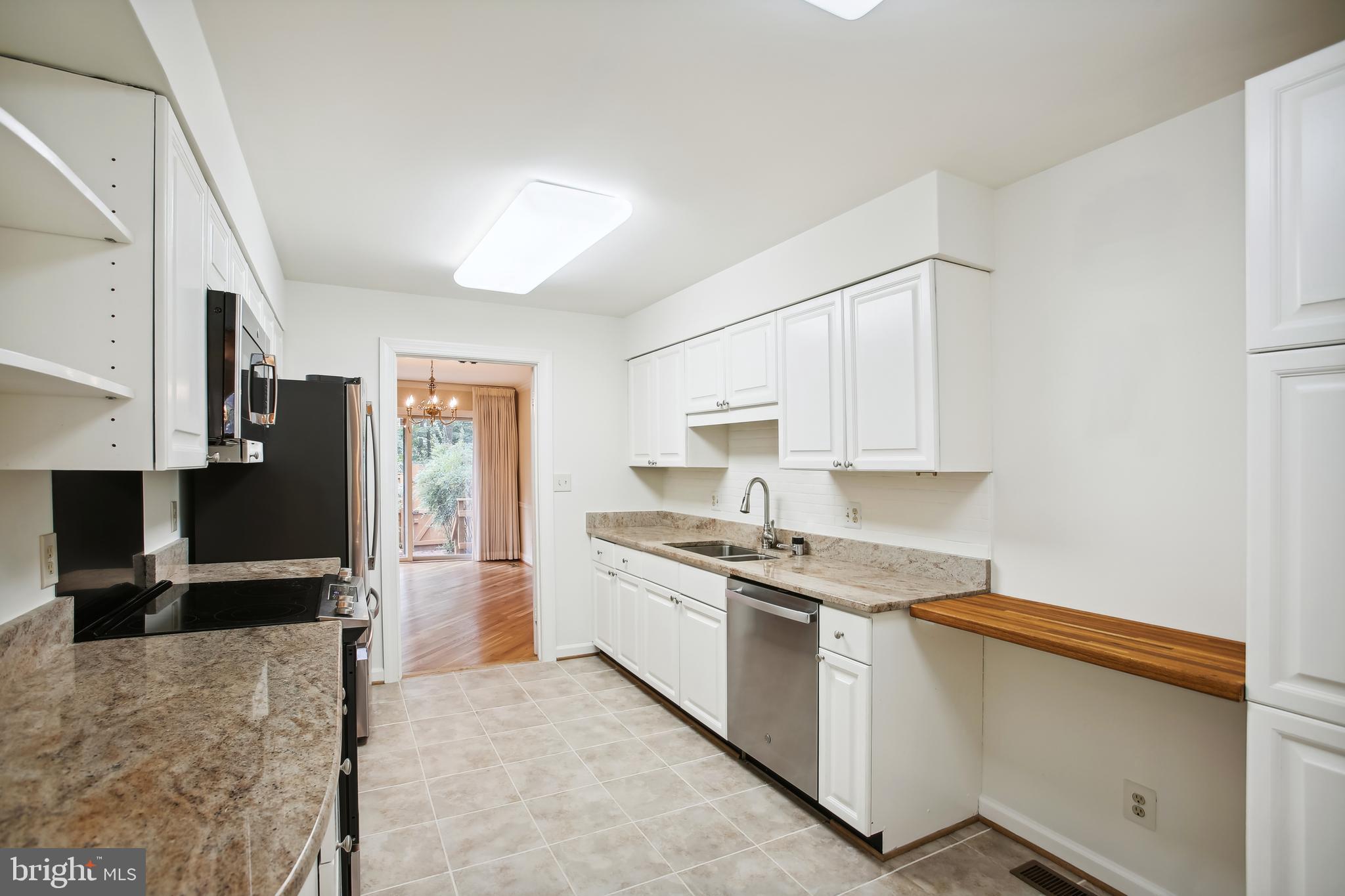 LANDMARK MEWS - Residential Lease