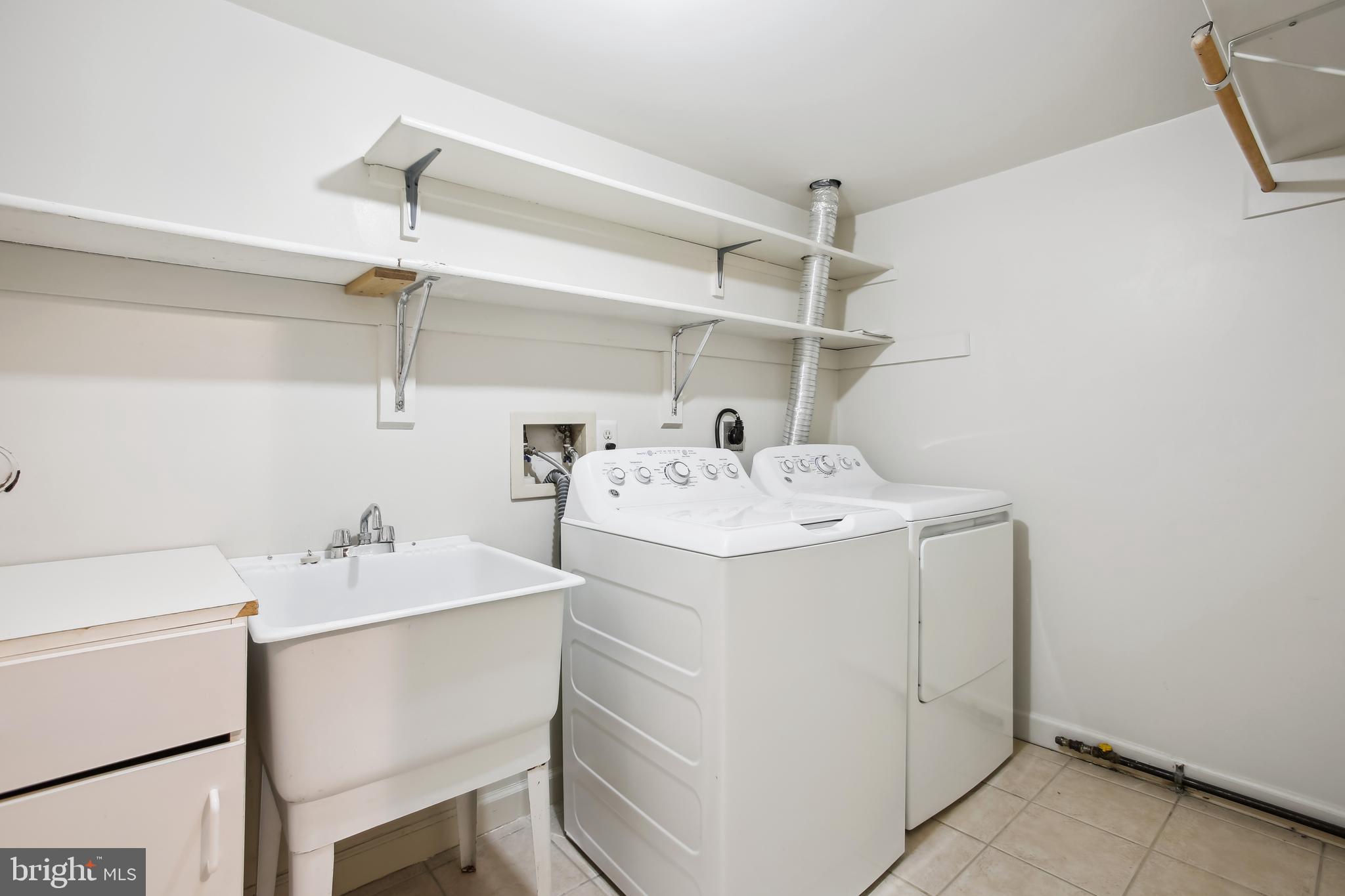 LANDMARK MEWS - Residential Lease