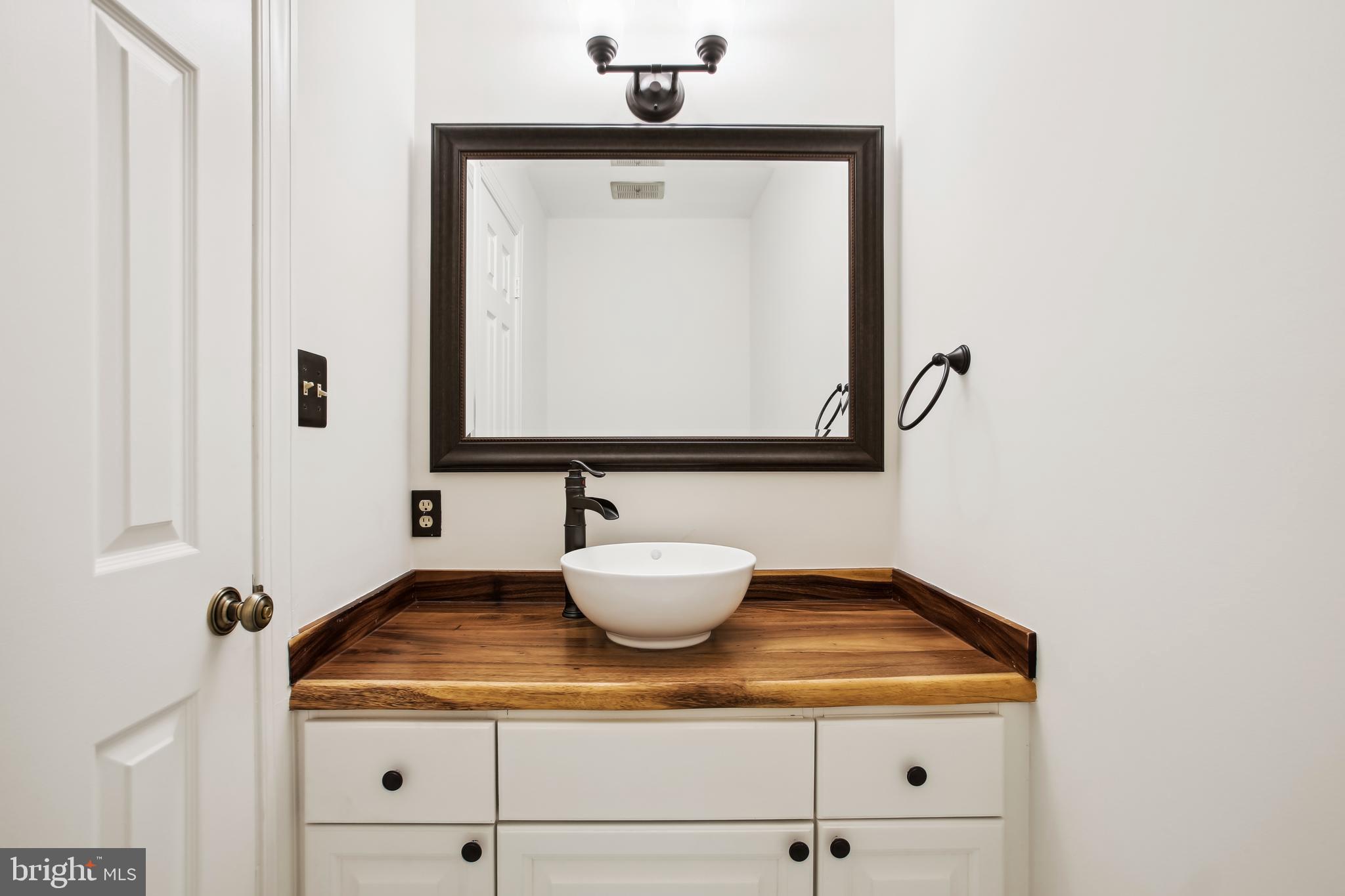 LANDMARK MEWS - Residential Lease