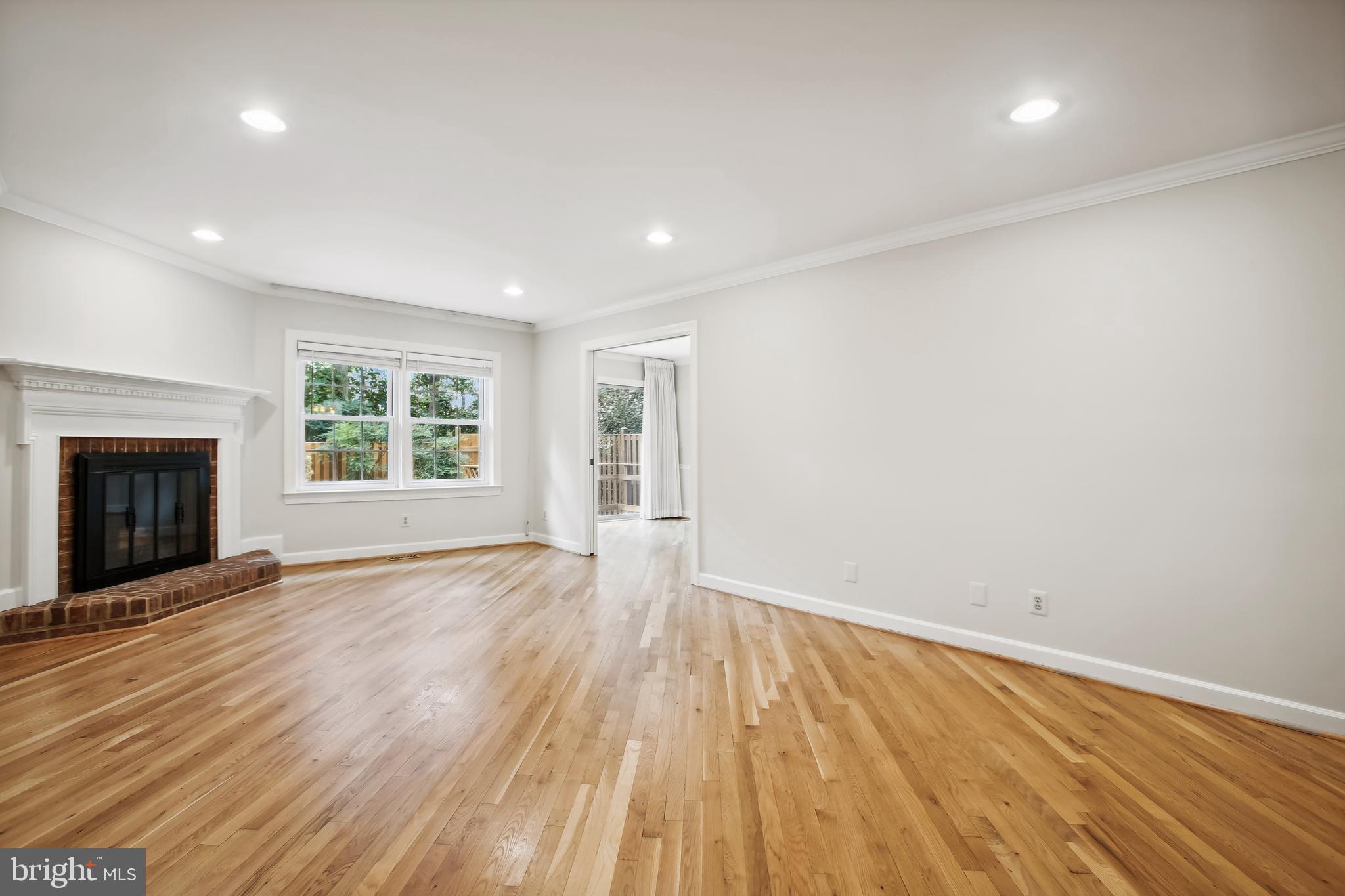 LANDMARK MEWS - Residential Lease