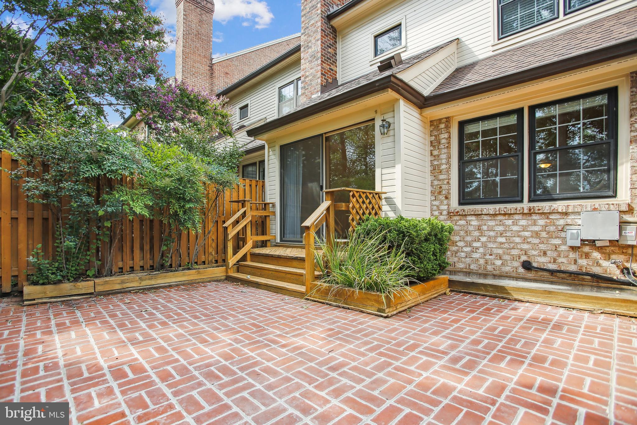 LANDMARK MEWS - Residential Lease