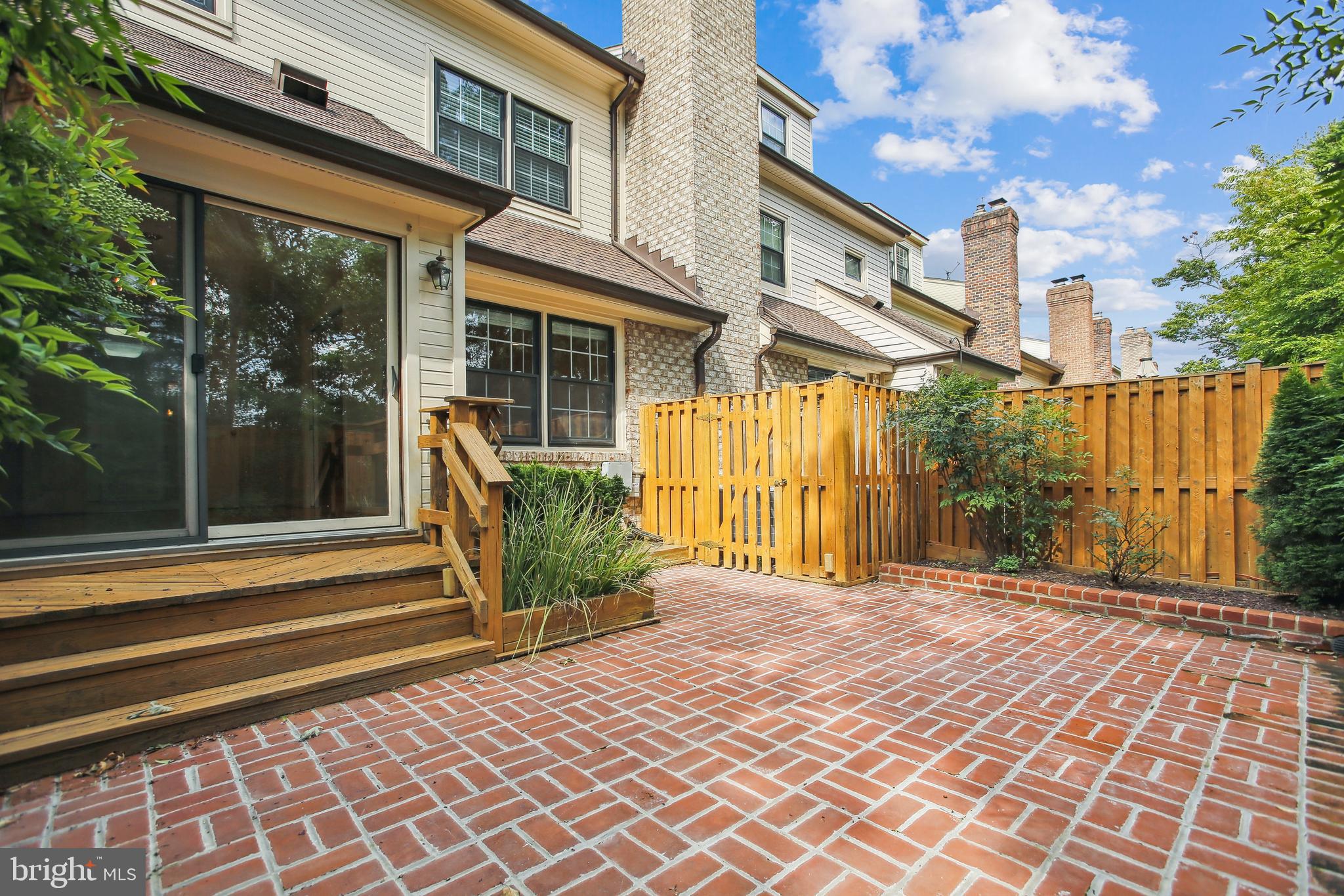 LANDMARK MEWS - Residential Lease