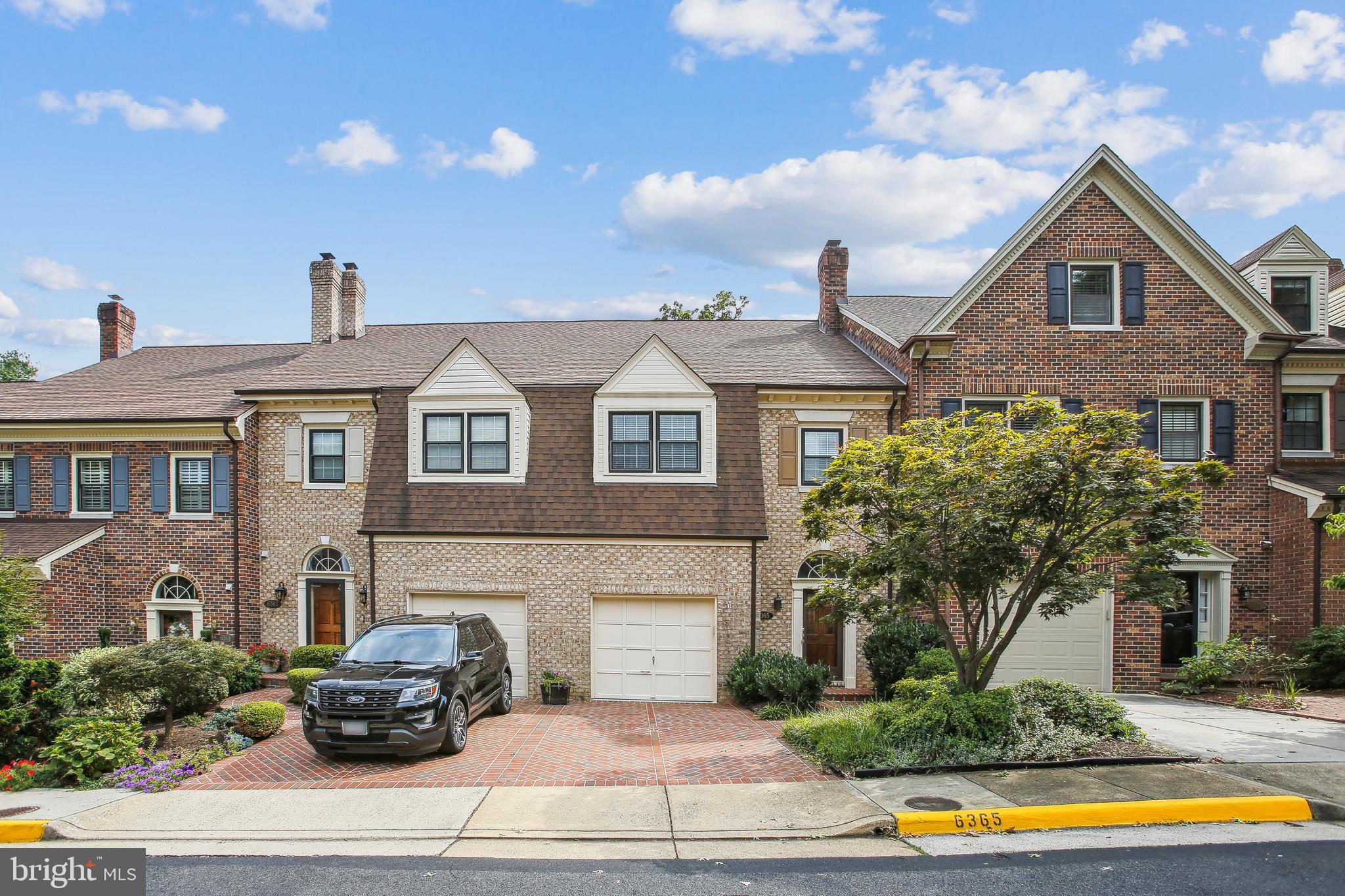 LANDMARK MEWS - Residential Lease