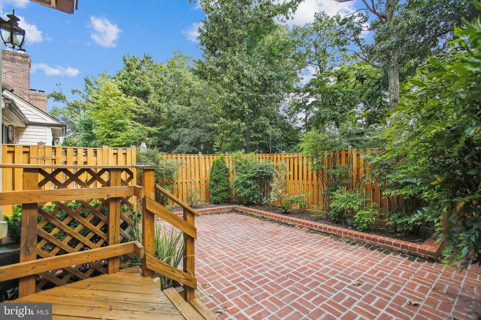 LANDMARK MEWS - Residential Lease