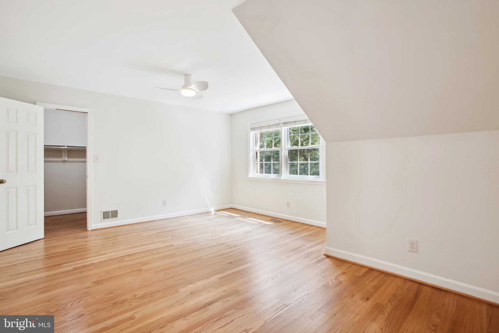 LANDMARK MEWS - Residential Lease