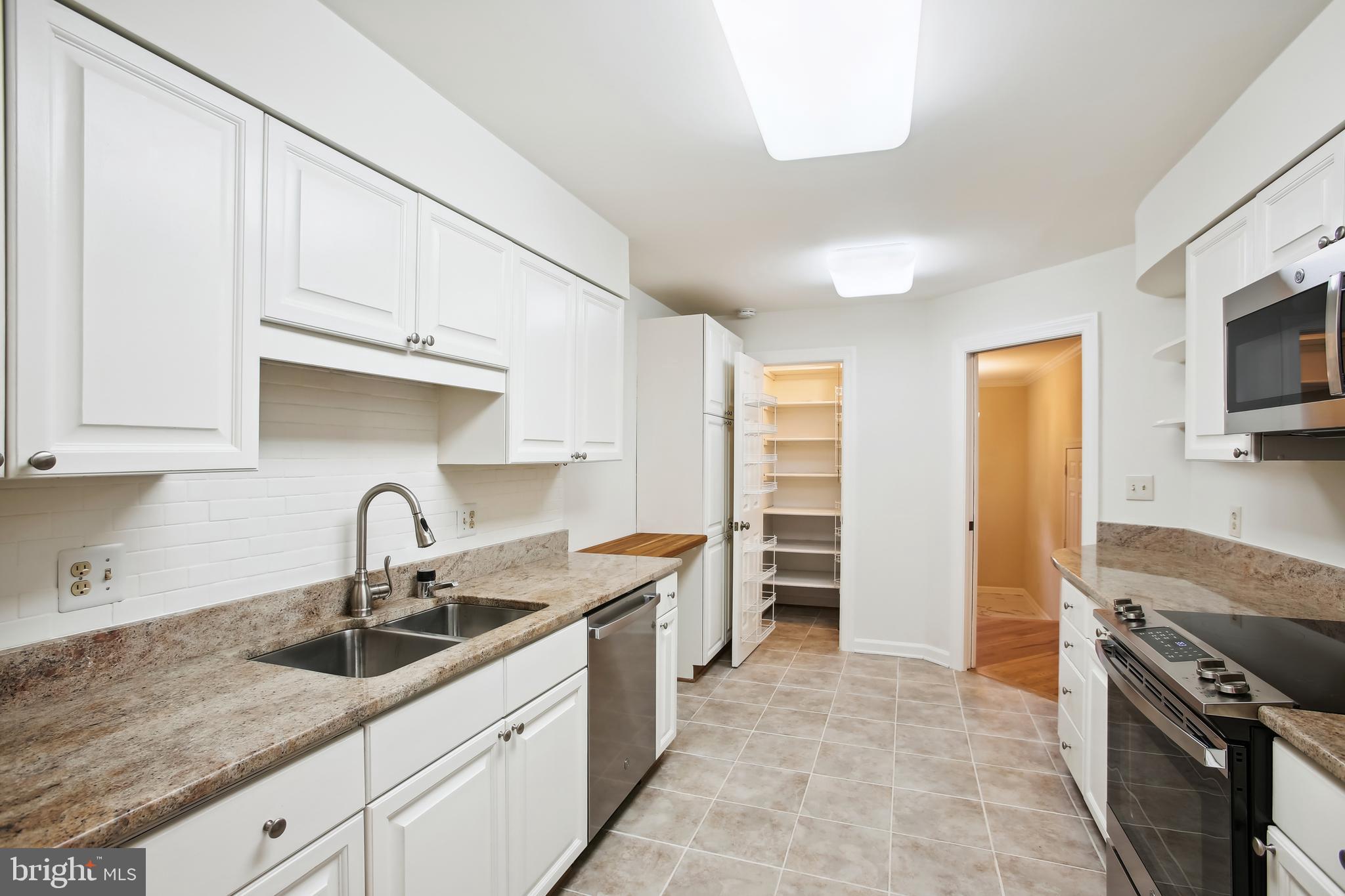 LANDMARK MEWS - Residential Lease