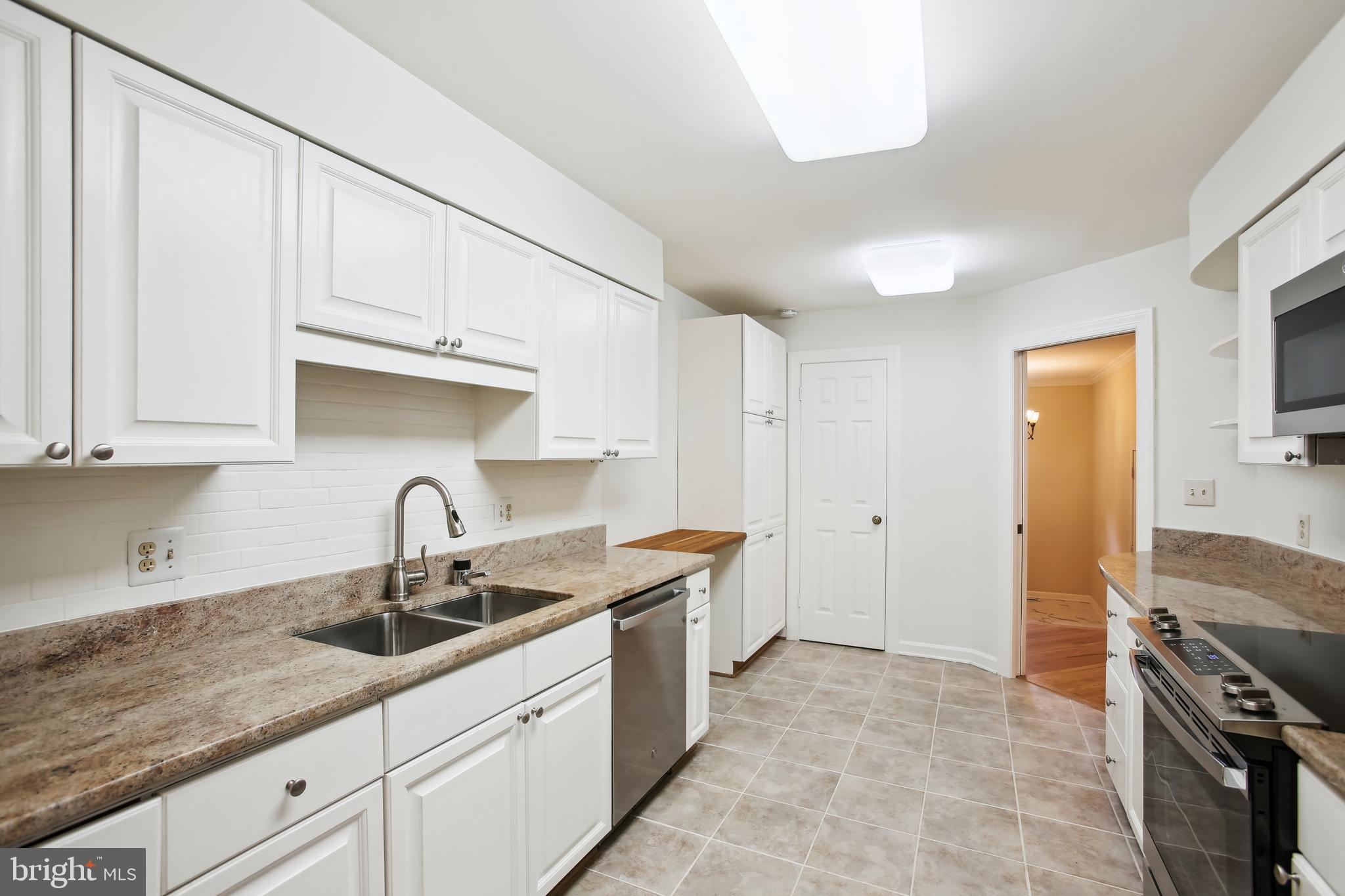 LANDMARK MEWS - Residential Lease