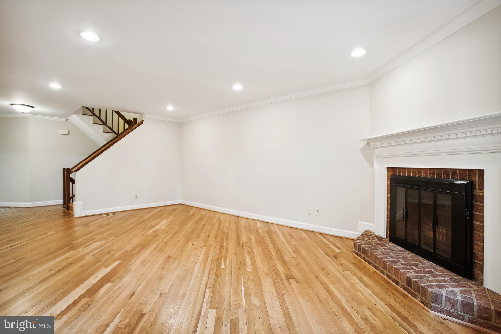 LANDMARK MEWS - Residential Lease