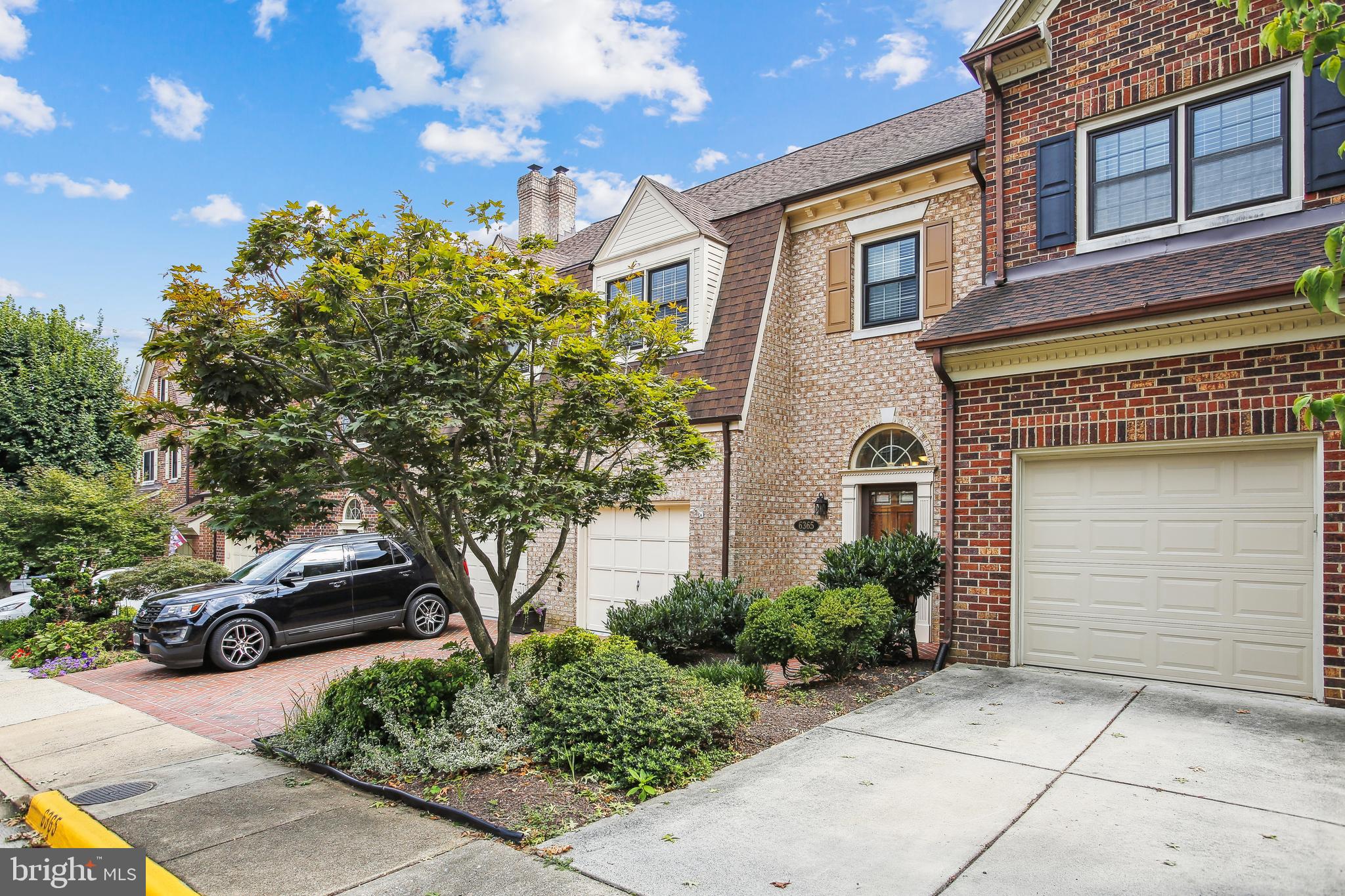 LANDMARK MEWS - Residential Lease