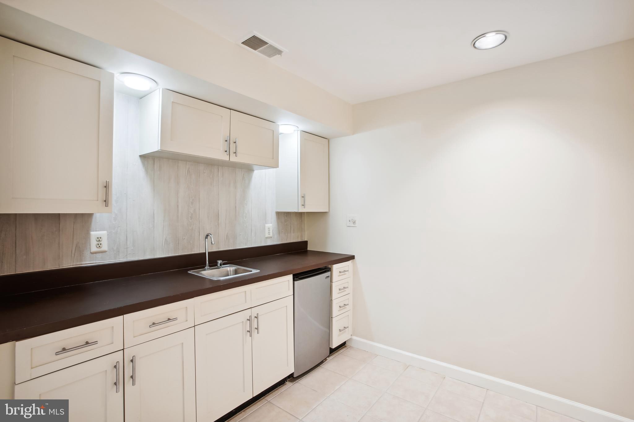 LANDMARK MEWS - Residential Lease