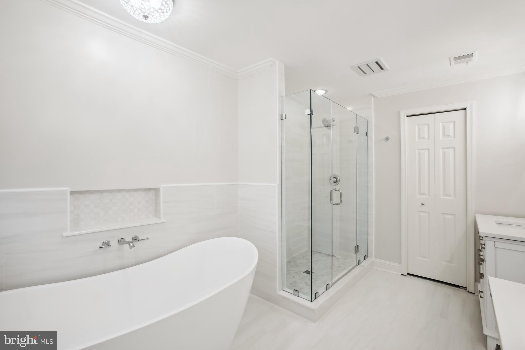 LANDMARK MEWS - Residential Lease