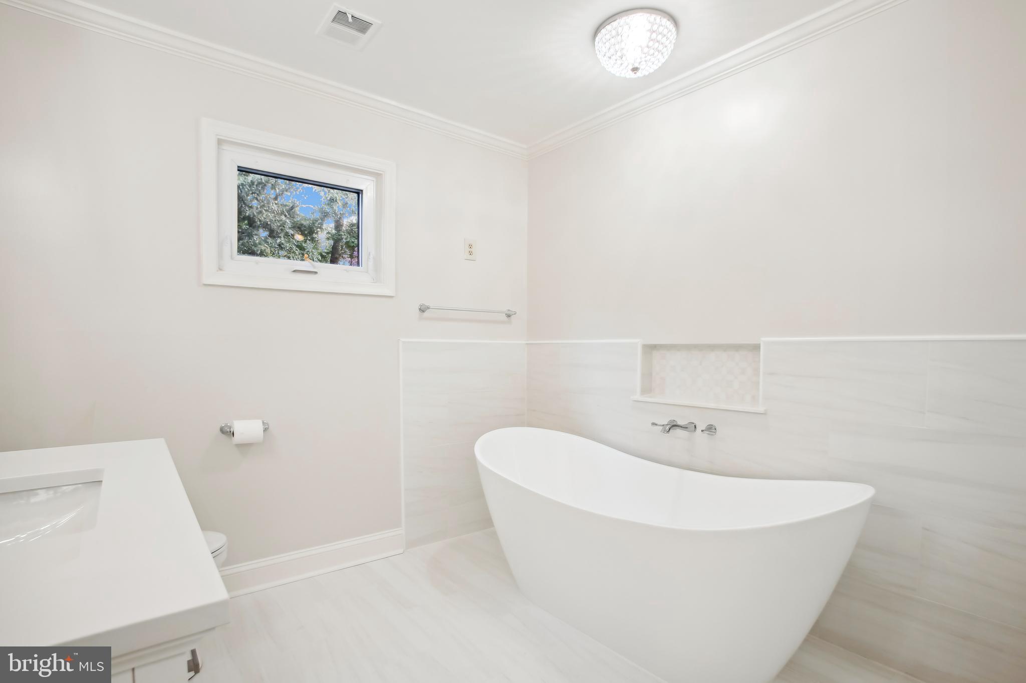 LANDMARK MEWS - Residential Lease