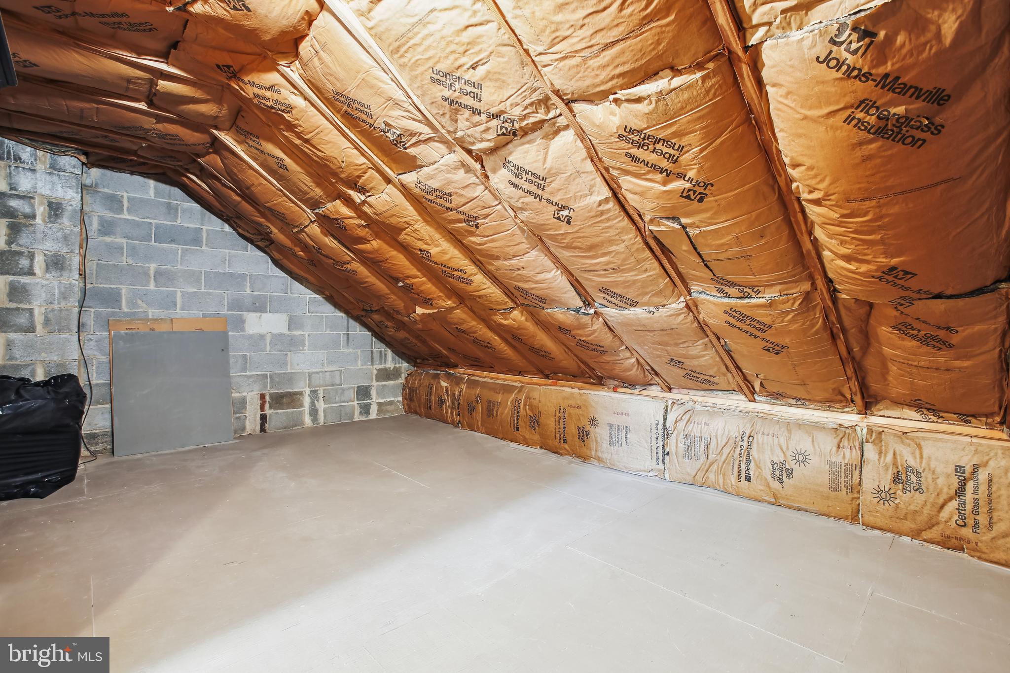 LANDMARK MEWS - Residential Lease